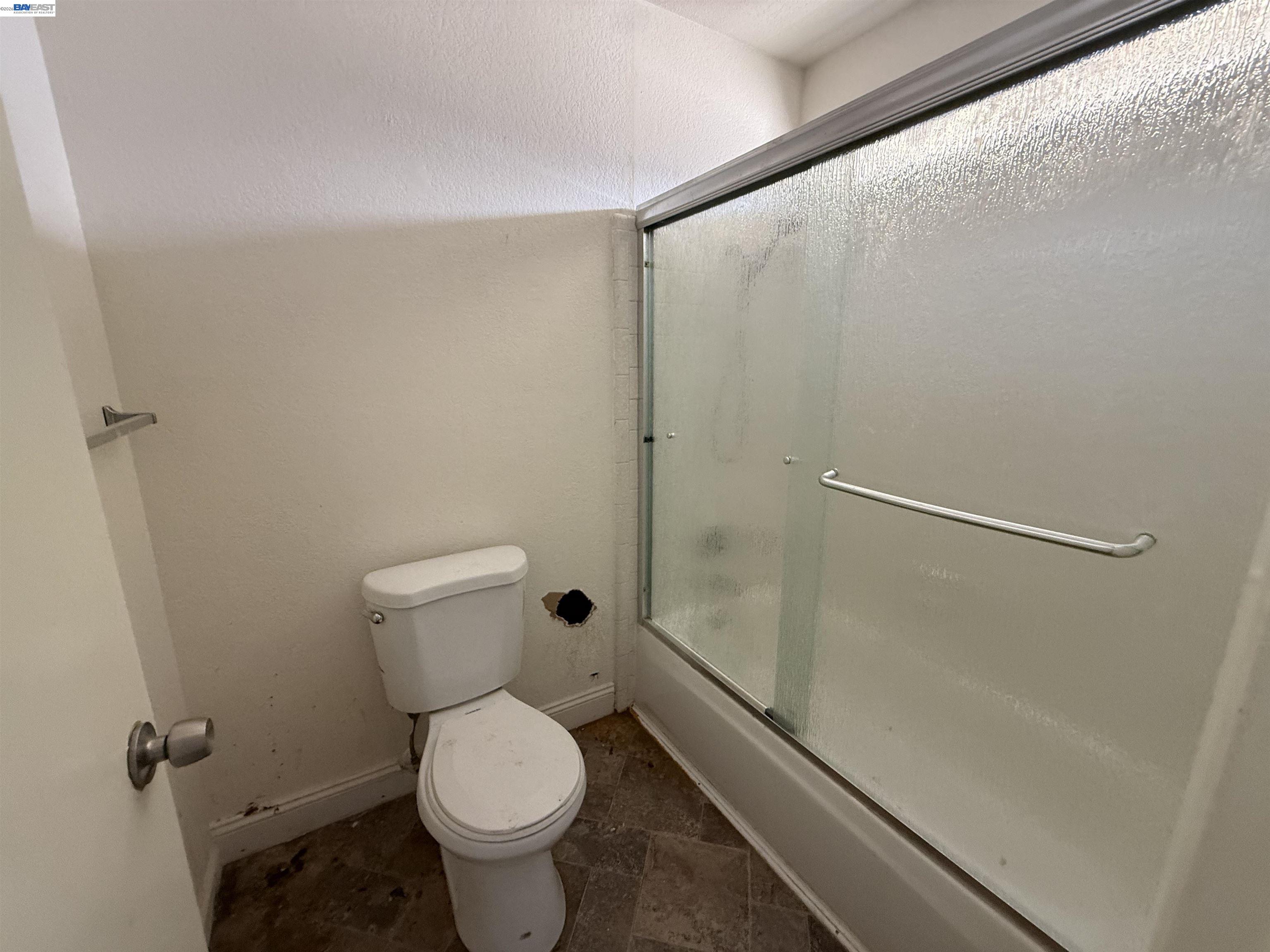 Detail Gallery Image 11 of 14 For 2203 Glenmount Dr, Pittsburg,  CA 94565 - 5 Beds | 2/1 Baths