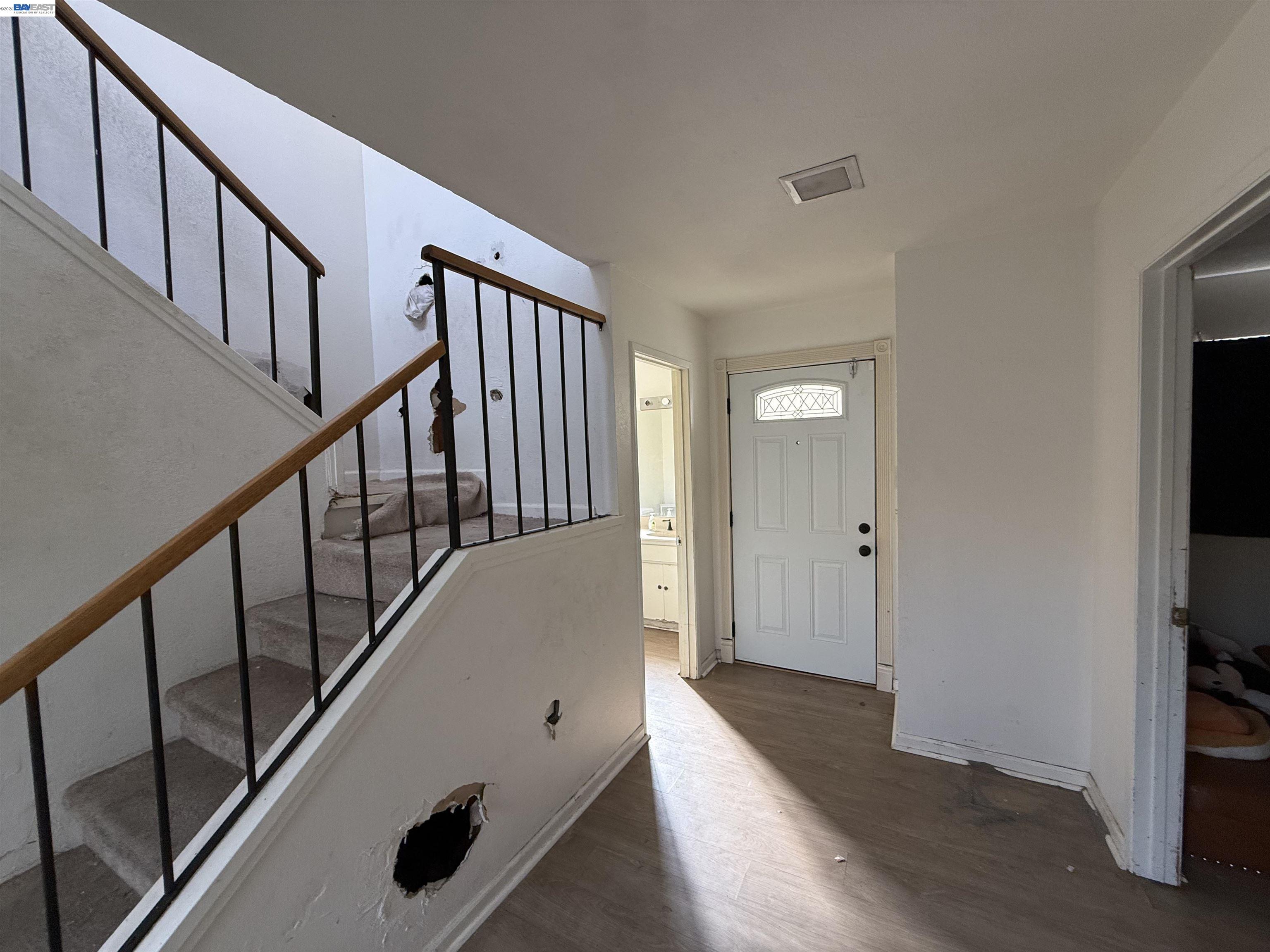 Detail Gallery Image 5 of 14 For 2203 Glenmount Dr, Pittsburg,  CA 94565 - 5 Beds | 2/1 Baths