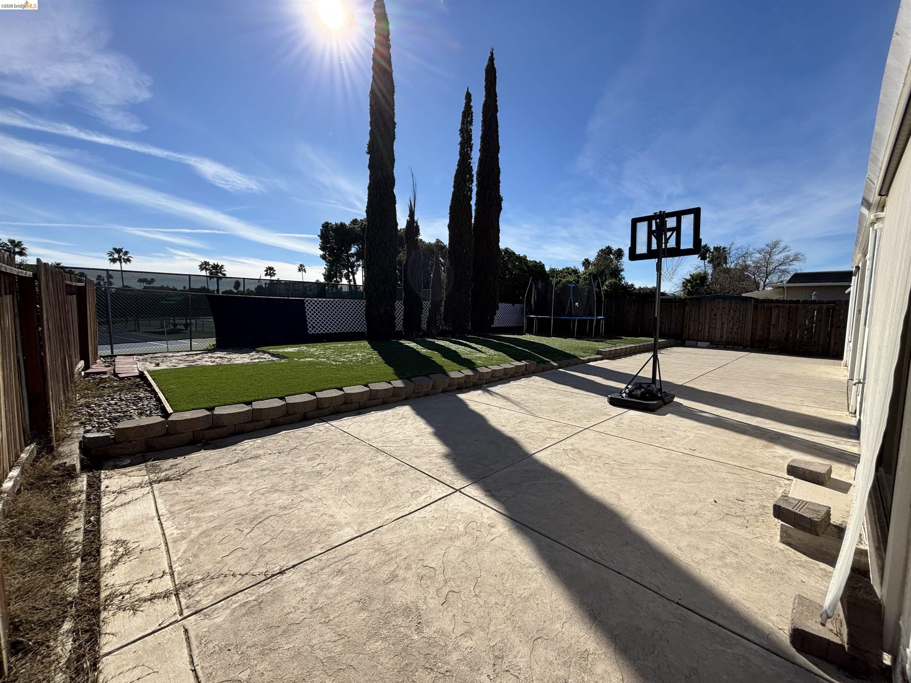 Detail Gallery Image 15 of 32 For 5250 Riverlake Rd, Discovery Bay,  CA 94505 - 5 Beds | 2 Baths