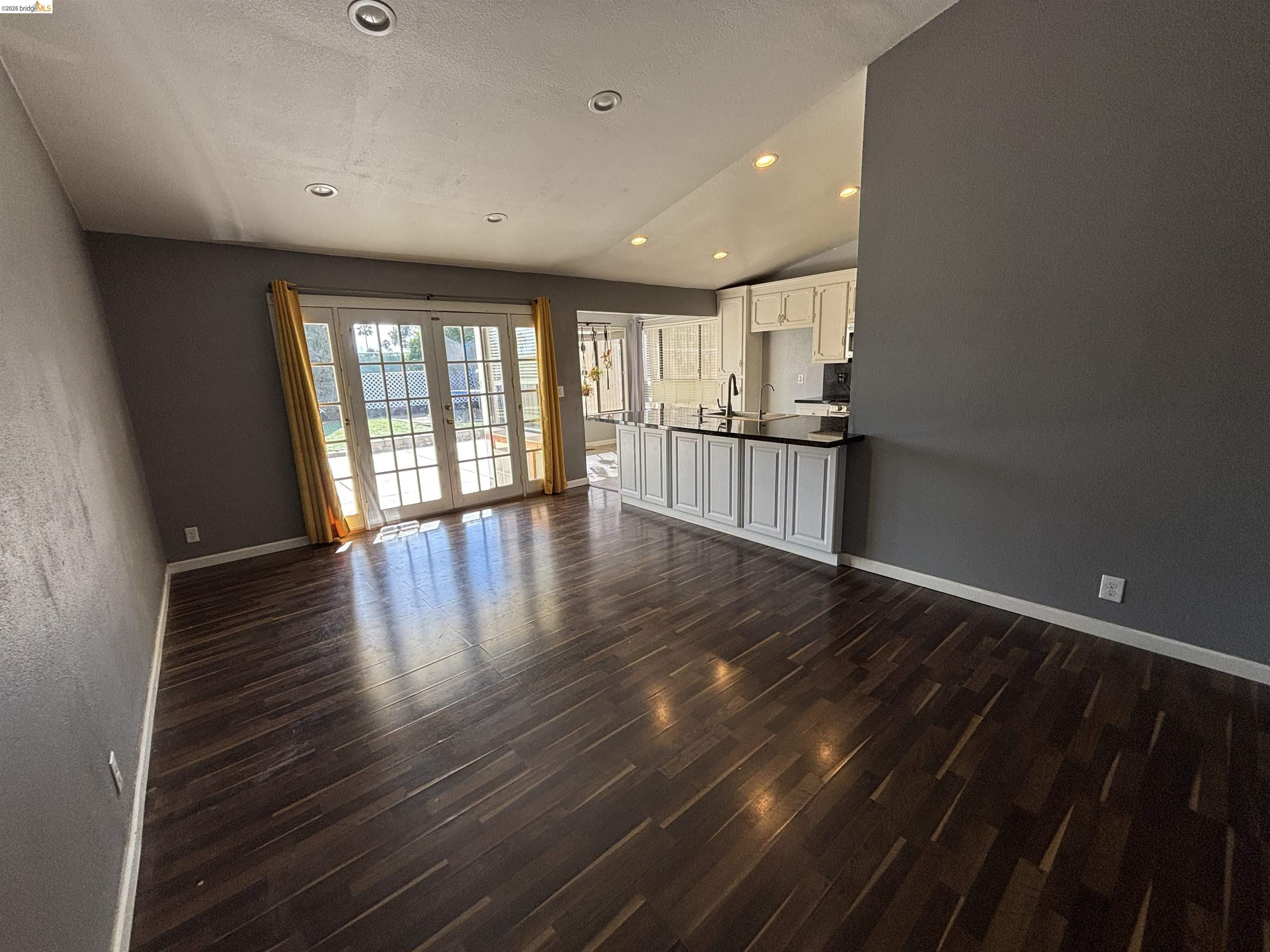 Detail Gallery Image 4 of 32 For 5250 Riverlake Rd, Discovery Bay,  CA 94505 - 5 Beds | 2 Baths