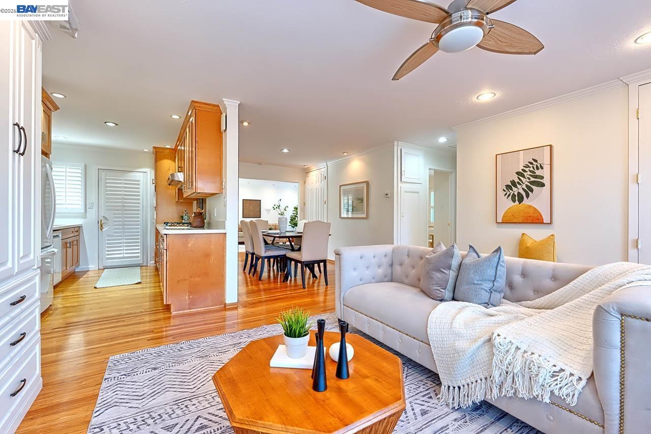 Detail Gallery Image 13 of 39 For 1515 Miramonte Ave, Mountain View,  CA 94040 - 4 Beds | 2 Baths