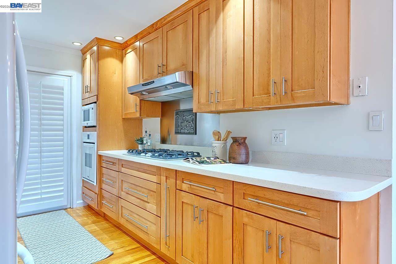 Detail Gallery Image 15 of 39 For 1515 Miramonte Ave, Mountain View,  CA 94040 - 4 Beds | 2 Baths