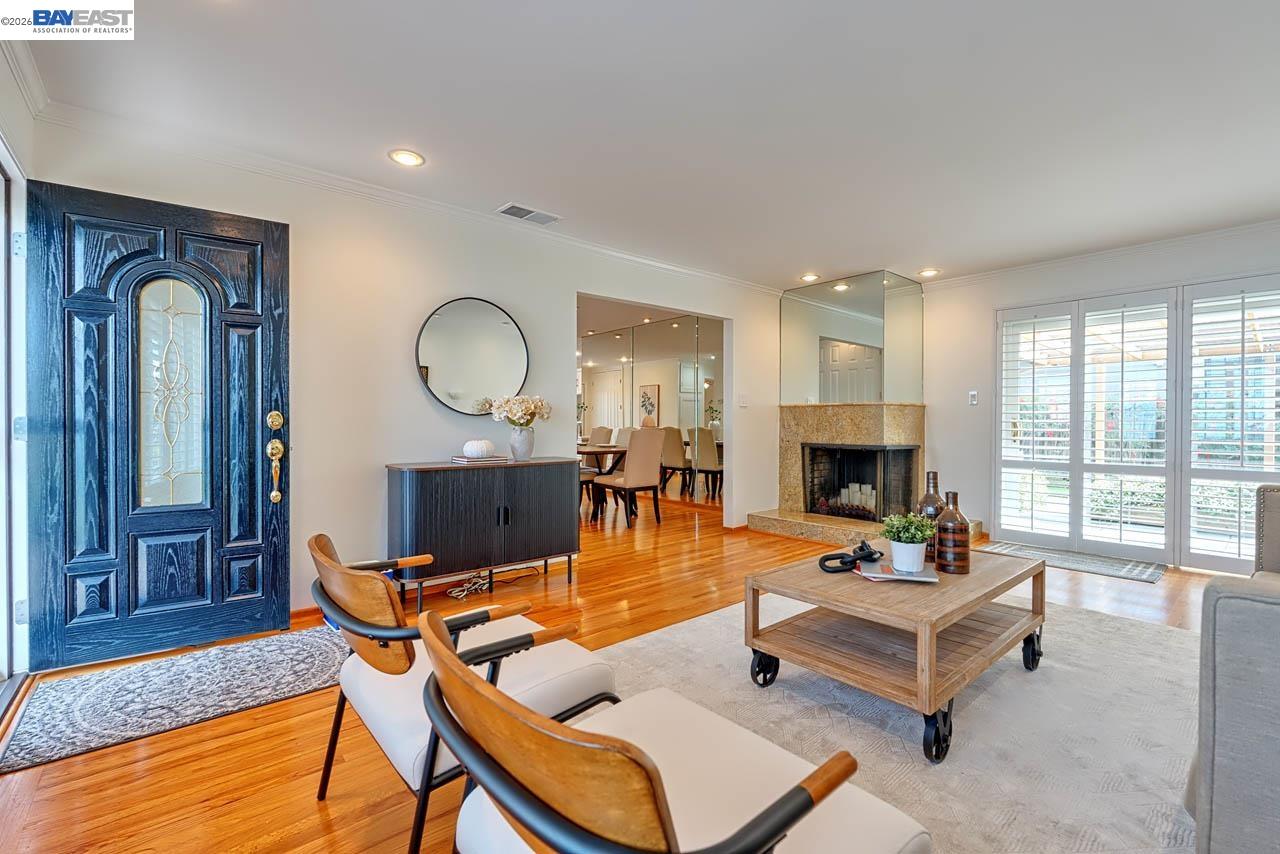 Detail Gallery Image 3 of 39 For 1515 Miramonte Ave, Mountain View,  CA 94040 - 4 Beds | 2 Baths