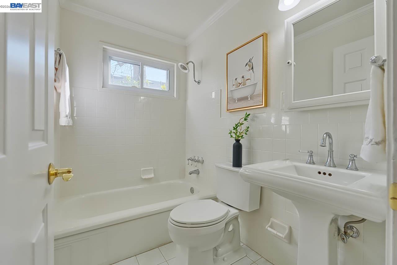 Detail Gallery Image 22 of 39 For 1515 Miramonte Ave, Mountain View,  CA 94040 - 4 Beds | 2 Baths