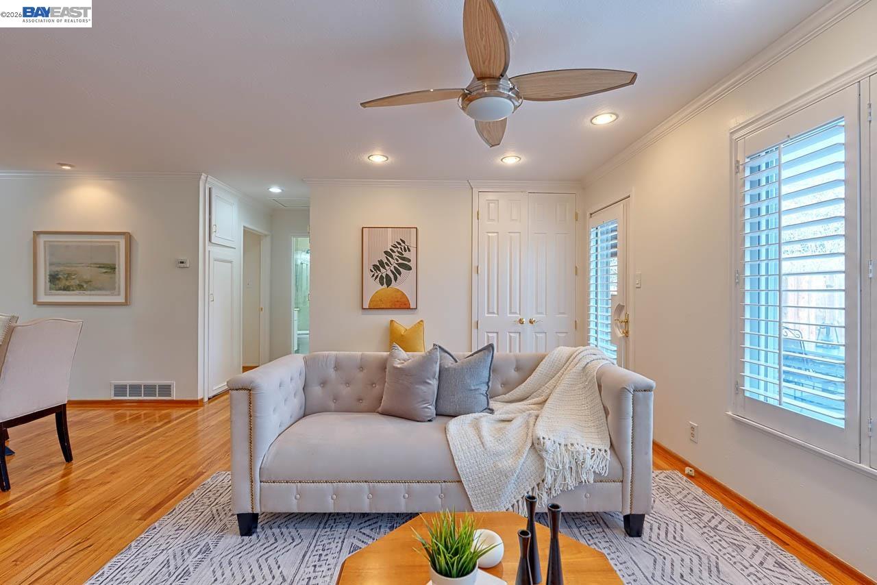 Detail Gallery Image 25 of 39 For 1515 Miramonte Ave, Mountain View,  CA 94040 - 4 Beds | 2 Baths