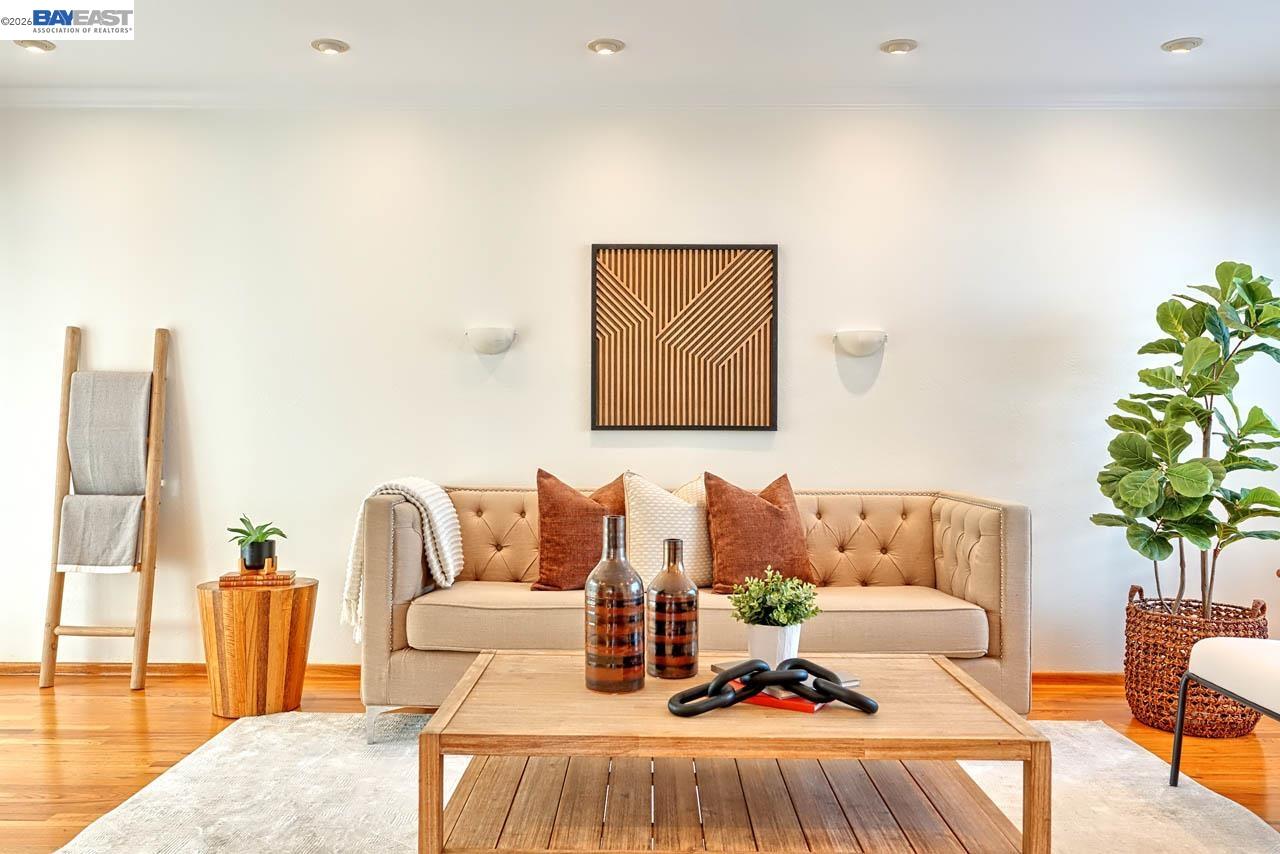 Detail Gallery Image 5 of 39 For 1515 Miramonte Ave, Mountain View,  CA 94040 - 4 Beds | 2 Baths