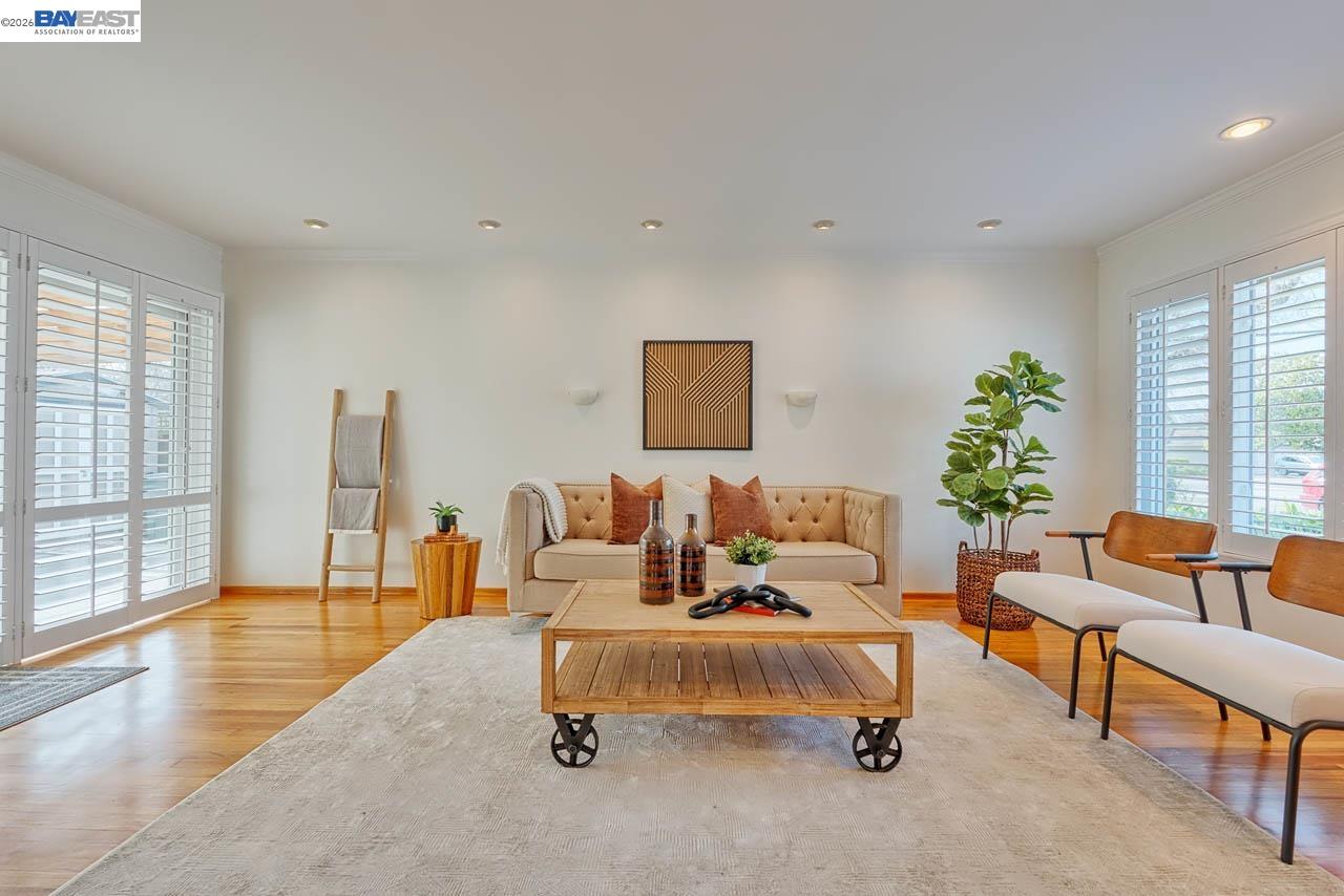 Detail Gallery Image 6 of 39 For 1515 Miramonte Ave, Mountain View,  CA 94040 - 4 Beds | 2 Baths