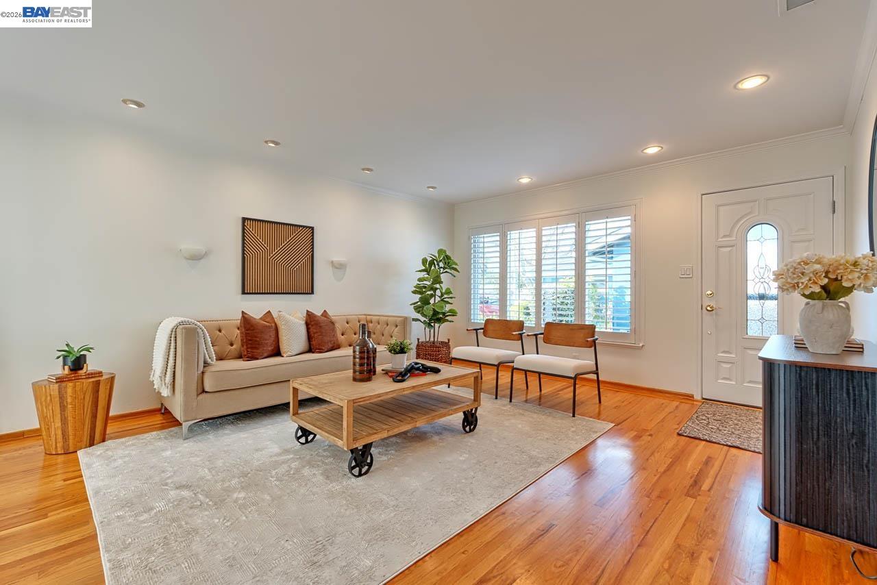 Detail Gallery Image 7 of 39 For 1515 Miramonte Ave, Mountain View,  CA 94040 - 4 Beds | 2 Baths