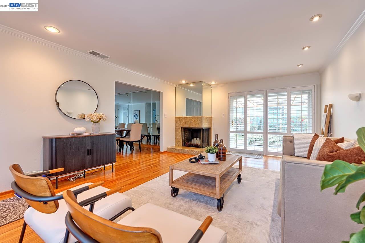 Detail Gallery Image 8 of 39 For 1515 Miramonte Ave, Mountain View,  CA 94040 - 4 Beds | 2 Baths