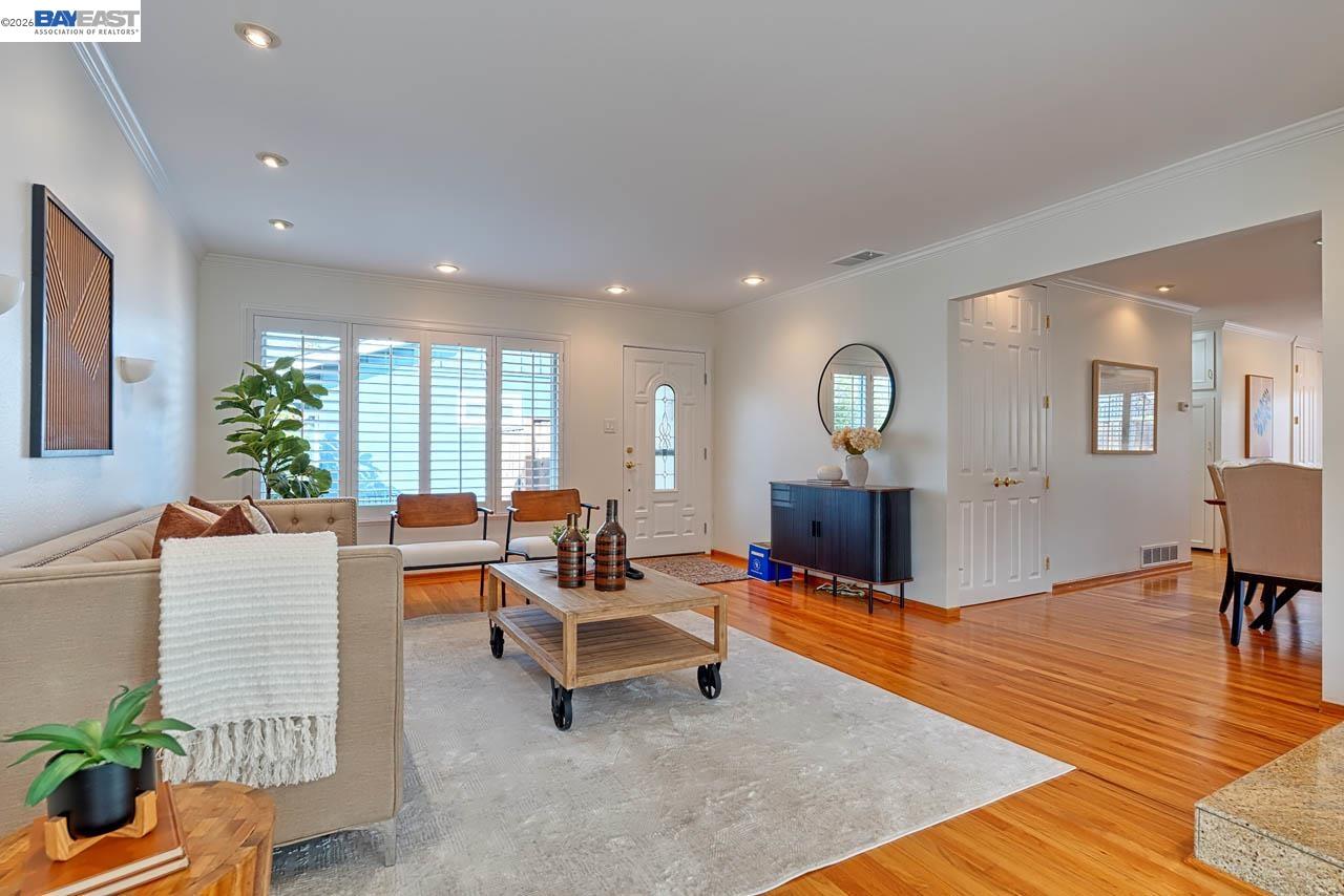 Detail Gallery Image 9 of 39 For 1515 Miramonte Ave, Mountain View,  CA 94040 - 4 Beds | 2 Baths