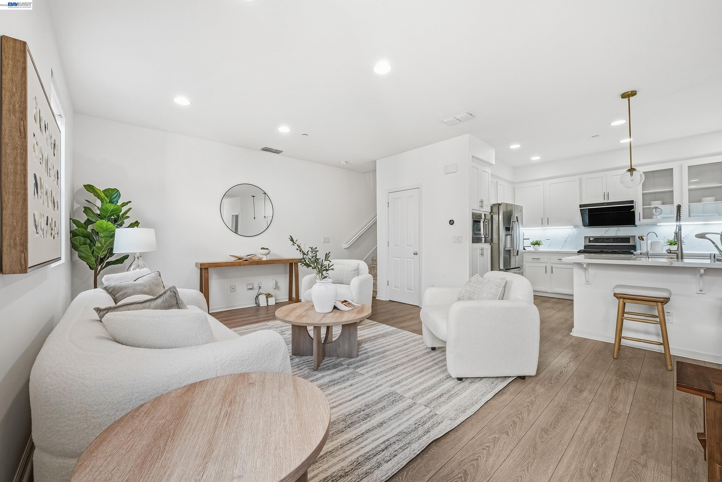 Detail Gallery Image 4 of 39 For 1226 Creekside Way, Milpitas,  CA 95035 - 3 Beds | 2/1 Baths