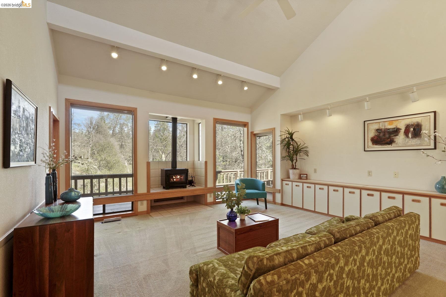 Detail Gallery Image 4 of 49 For 14029 Barlupi Circle, Sonora,  CA 95370 - 3 Beds | 2/1 Baths