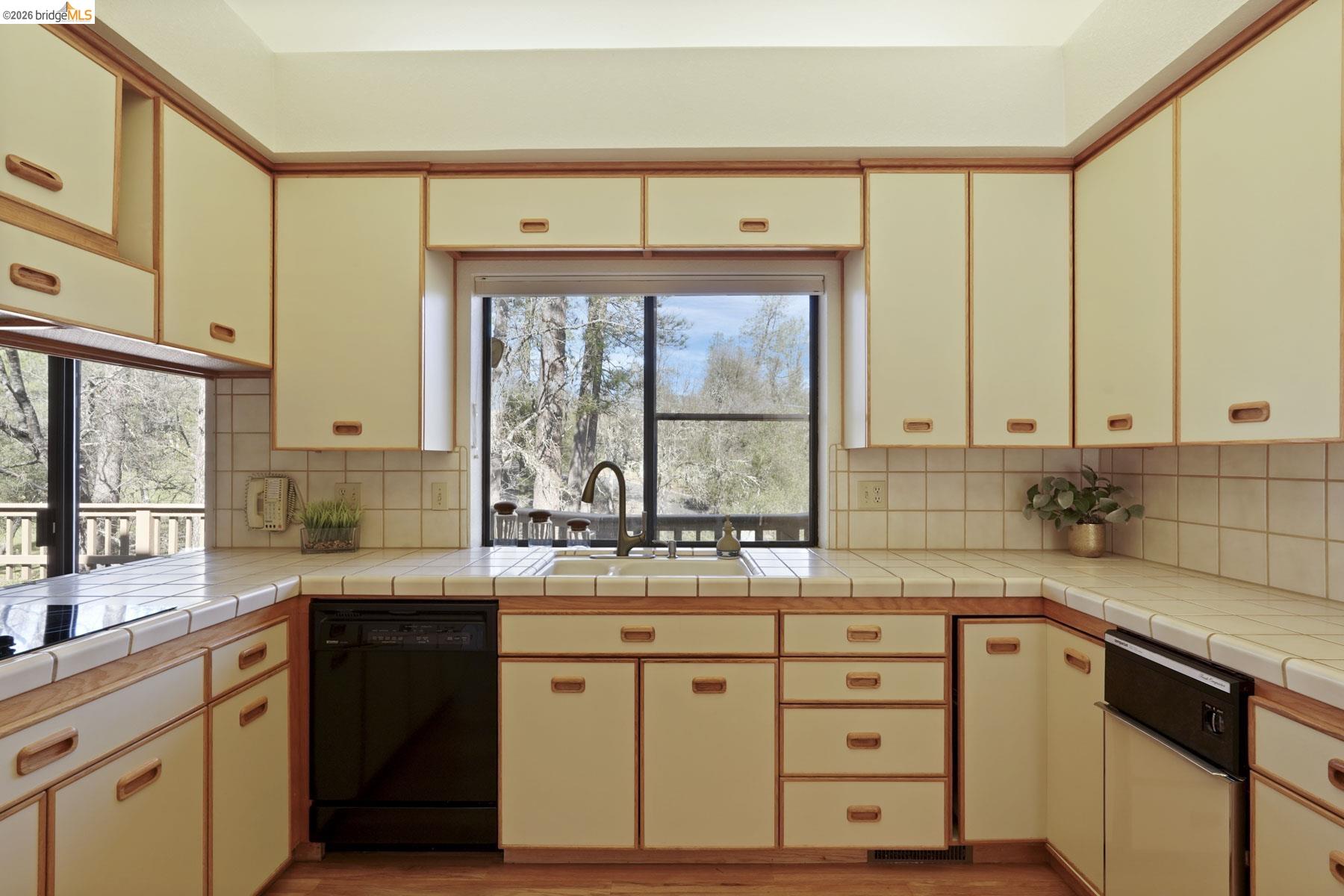 Detail Gallery Image 10 of 49 For 14029 Barlupi Circle, Sonora,  CA 95370 - 3 Beds | 2/1 Baths