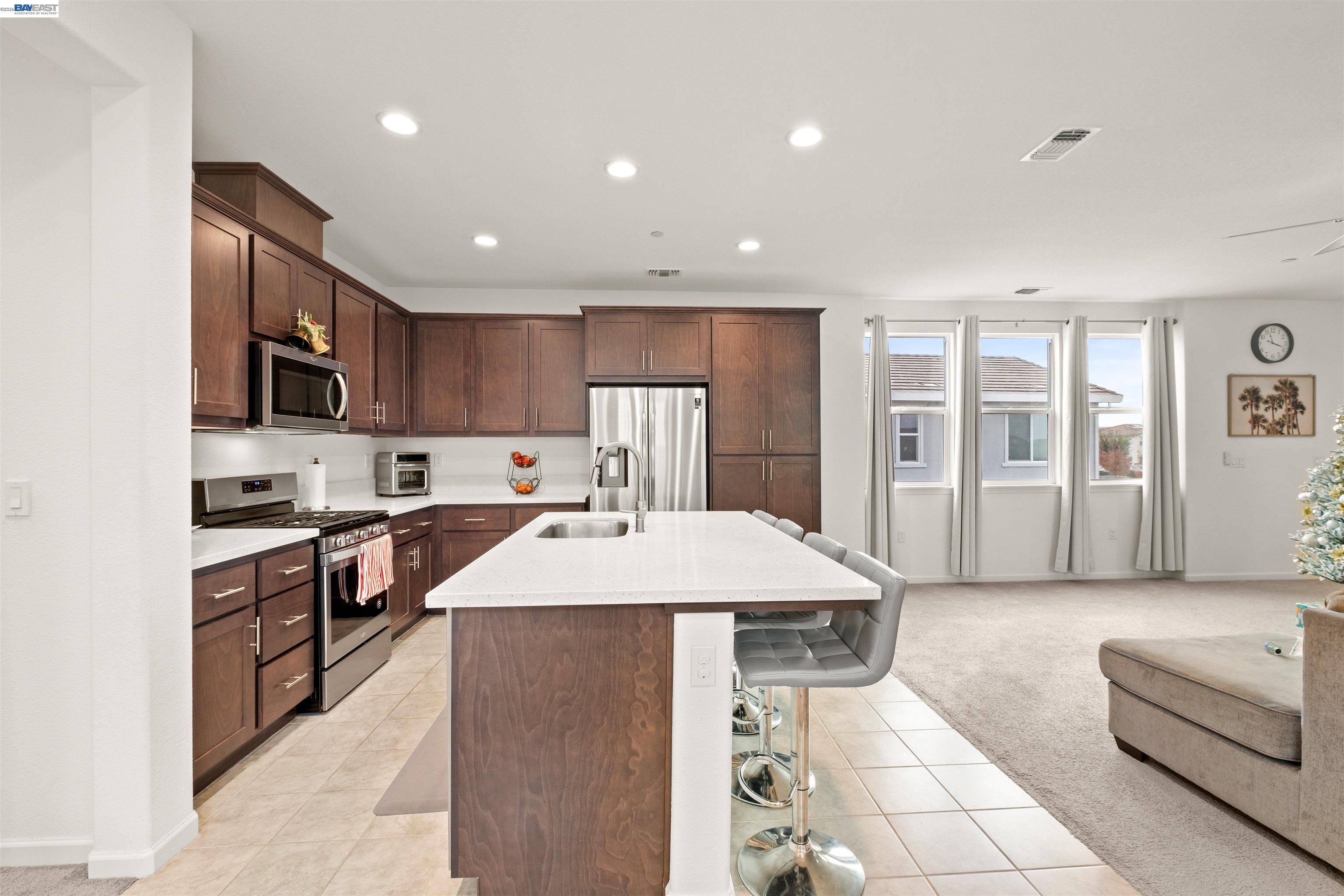 Detail Gallery Image 5 of 29 For 17575 Altair Way, Lathrop,  CA 95330 - 3 Beds | 2 Baths