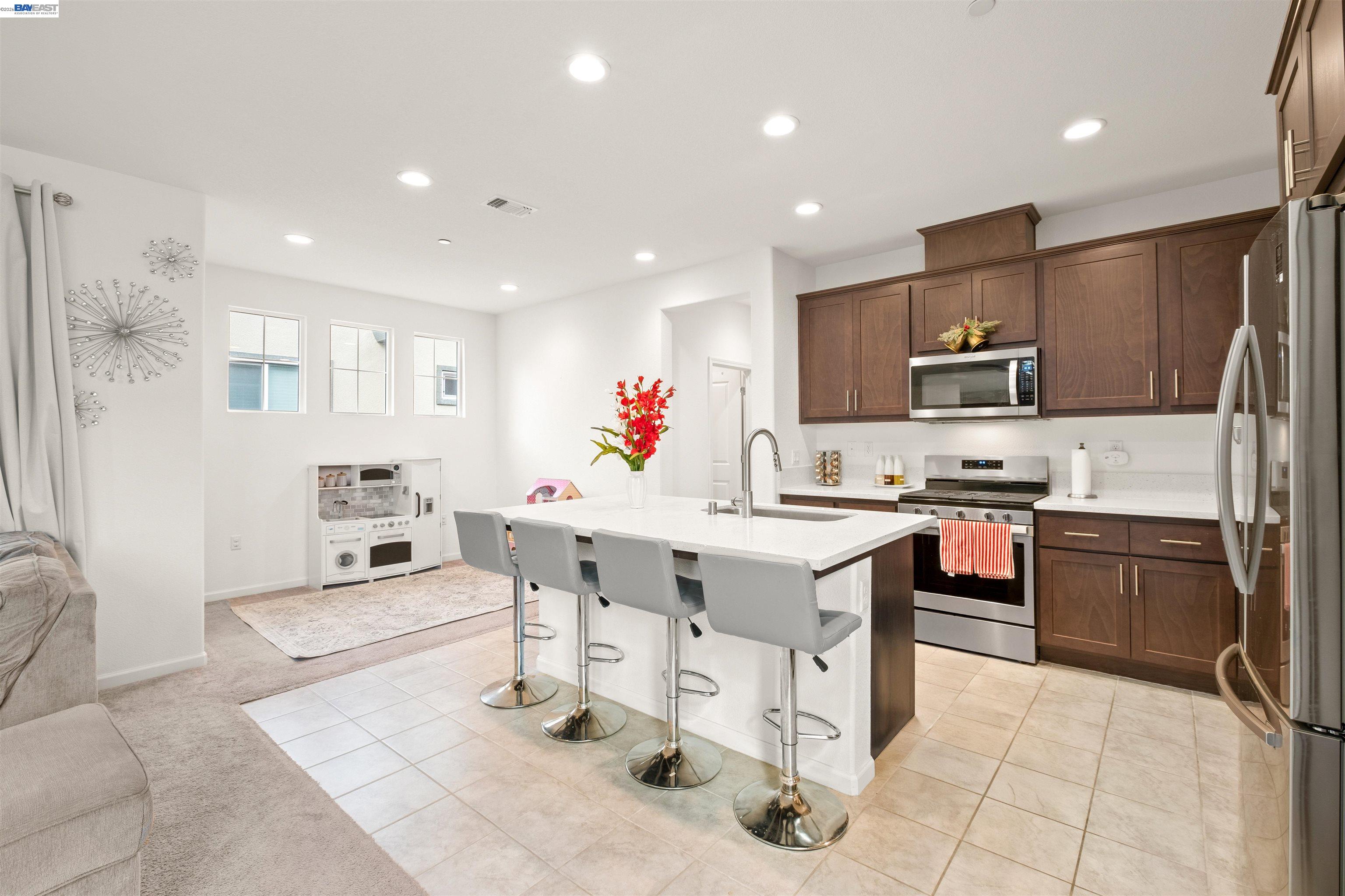 Detail Gallery Image 6 of 29 For 17575 Altair Way, Lathrop,  CA 95330 - 3 Beds | 2 Baths