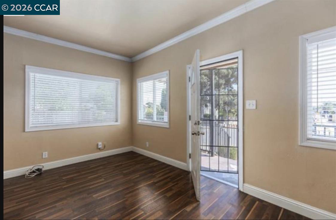 Detail Gallery Image 3 of 12 For 1957 69th, Oakland,  CA 94621 - 2 Beds | 1 Baths