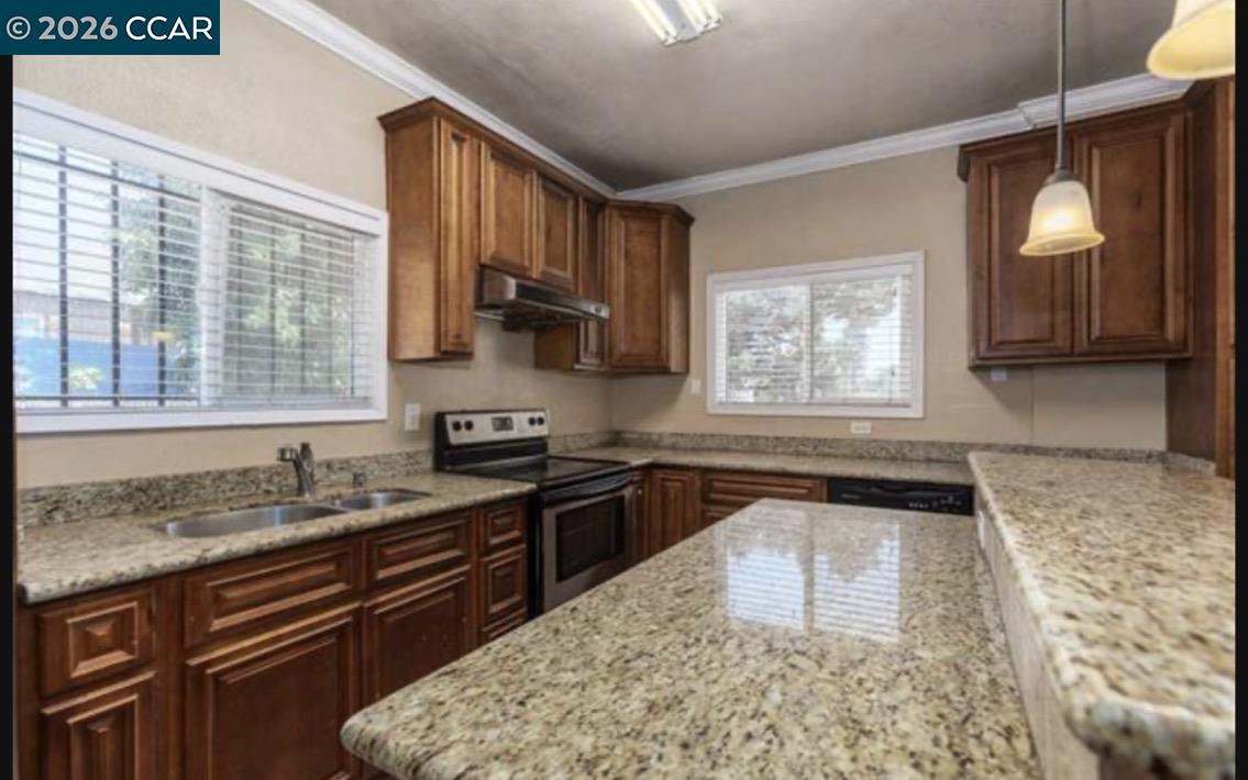 Detail Gallery Image 6 of 12 For 1957 69th, Oakland,  CA 94621 - 2 Beds | 1 Baths