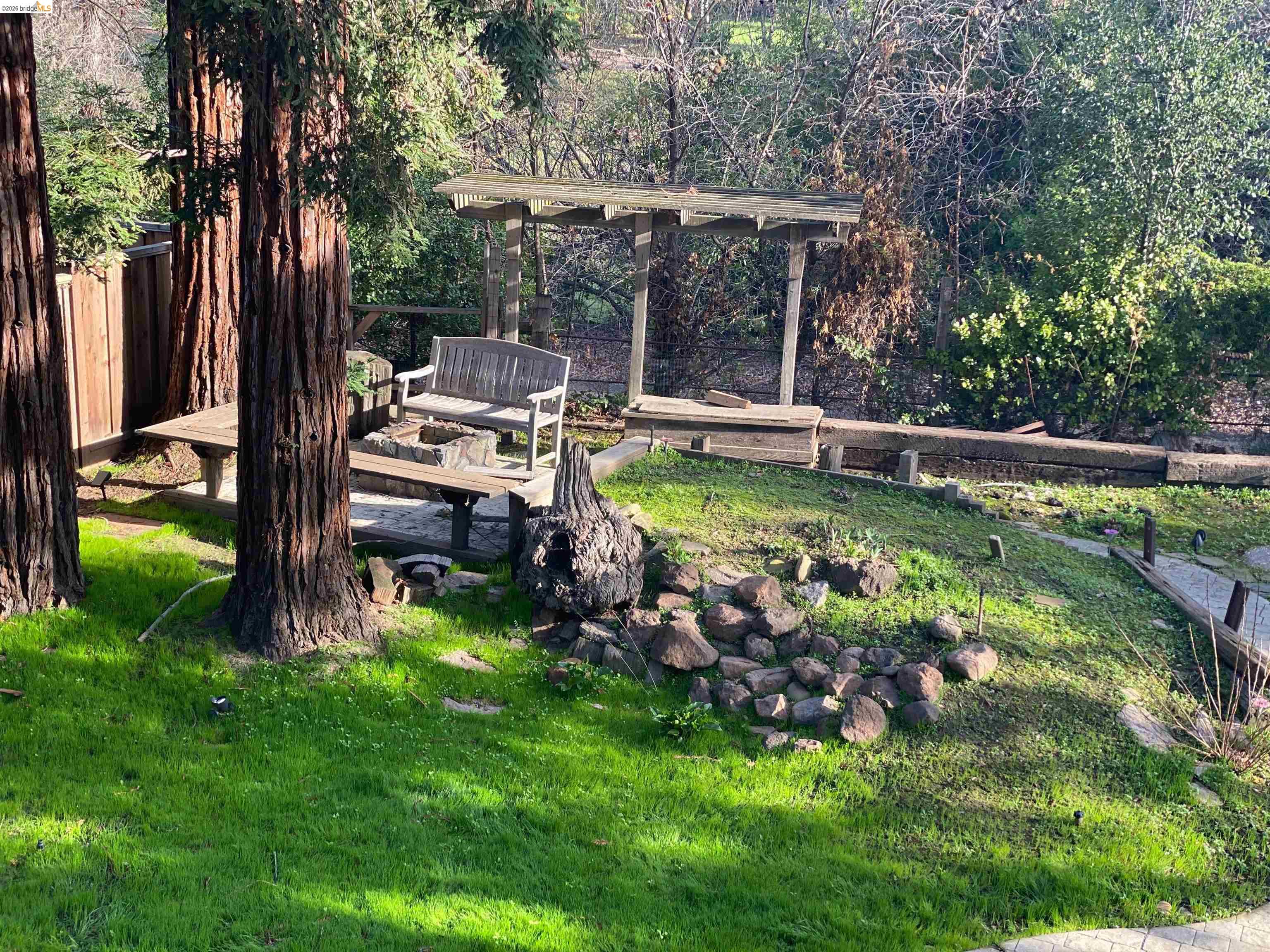 Detail Gallery Image 12 of 16 For 894 Saint John Cir, Concord,  CA 94518-2143 - 4 Beds | 3 Baths