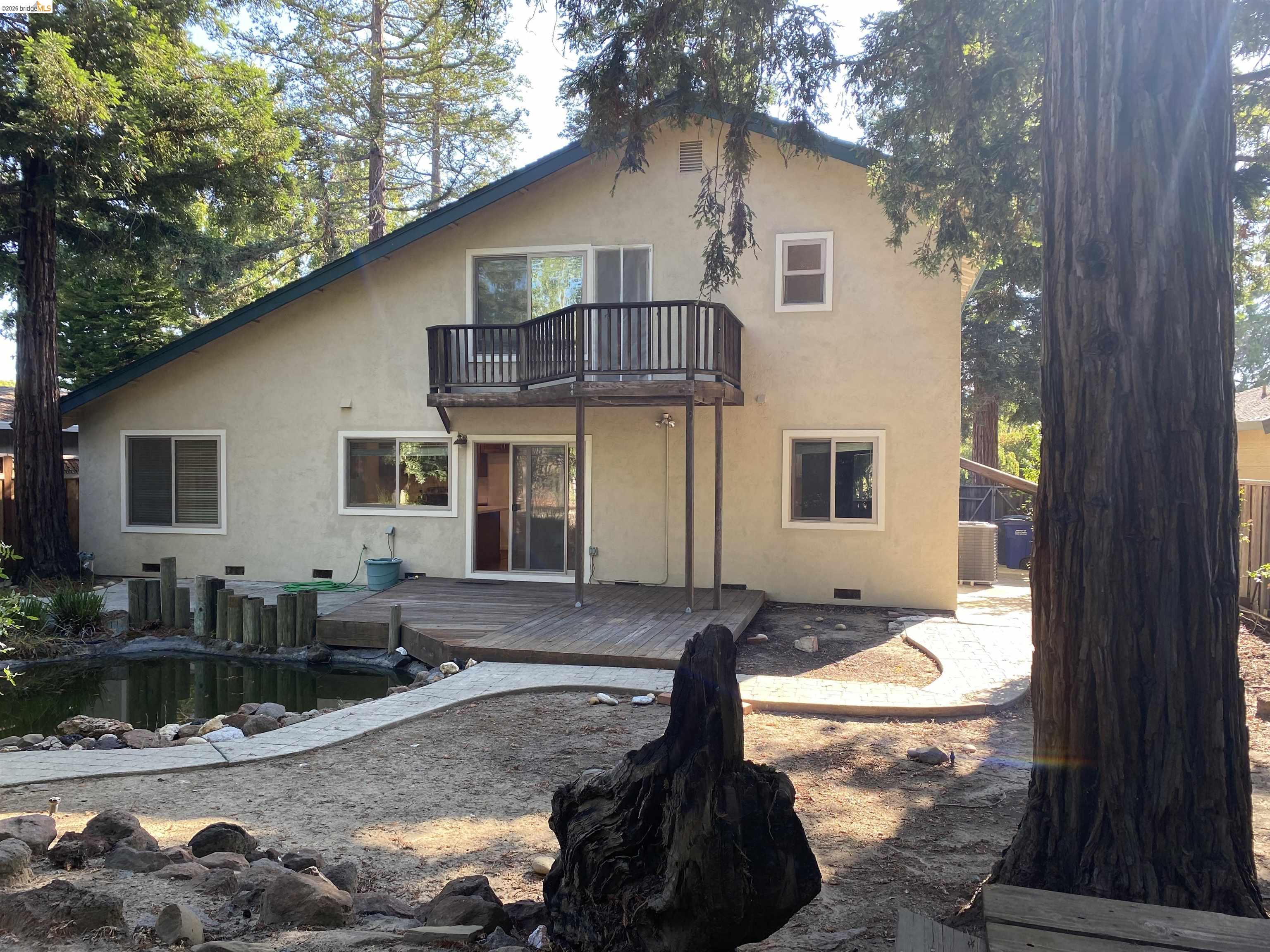 Detail Gallery Image 13 of 16 For 894 Saint John Cir, Concord,  CA 94518-2143 - 4 Beds | 3 Baths