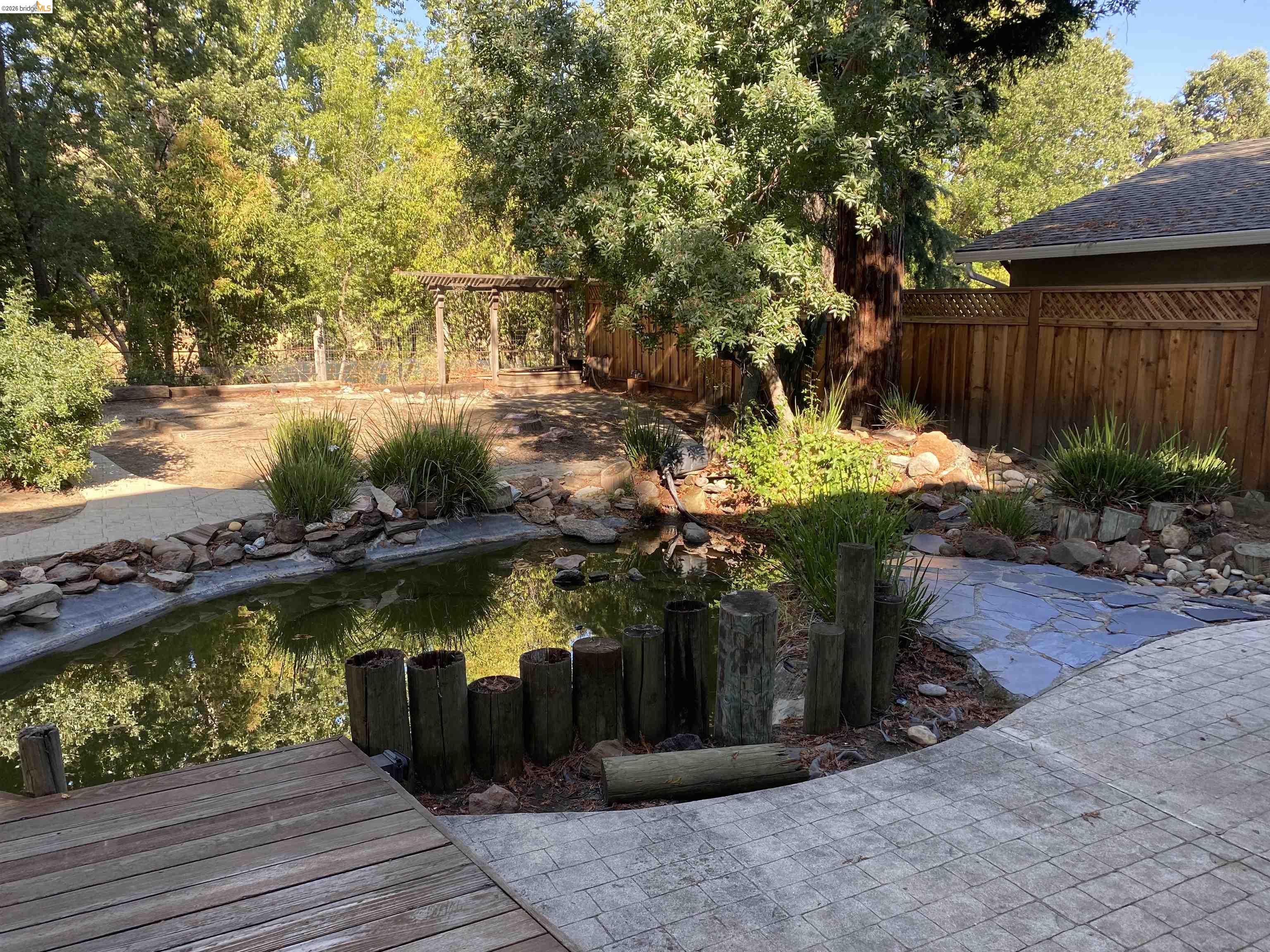 Detail Gallery Image 14 of 16 For 894 Saint John Cir, Concord,  CA 94518-2143 - 4 Beds | 3 Baths