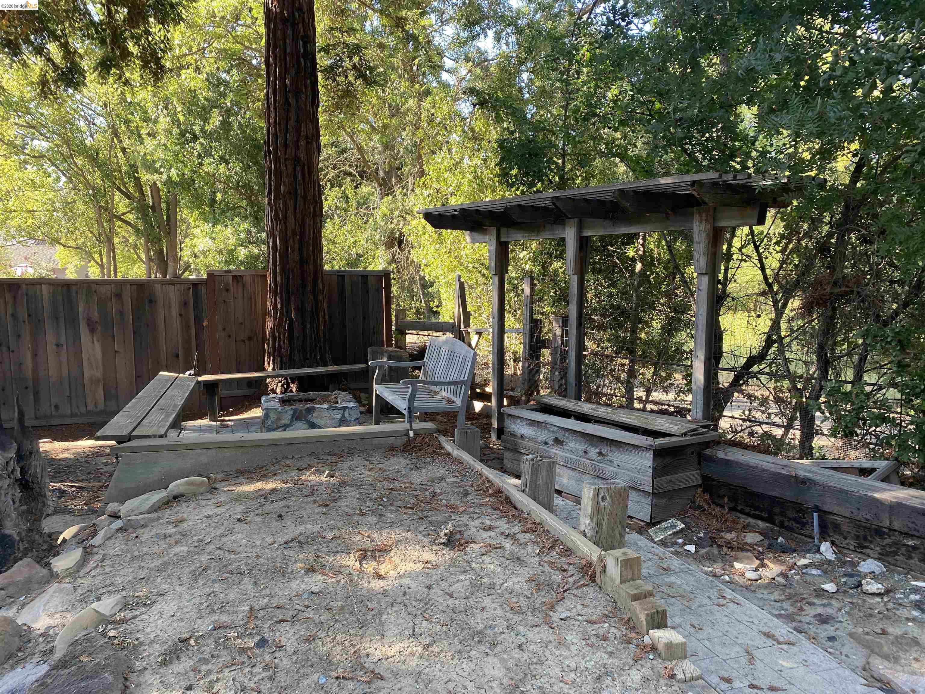 Detail Gallery Image 15 of 16 For 894 Saint John Cir, Concord,  CA 94518-2143 - 4 Beds | 3 Baths