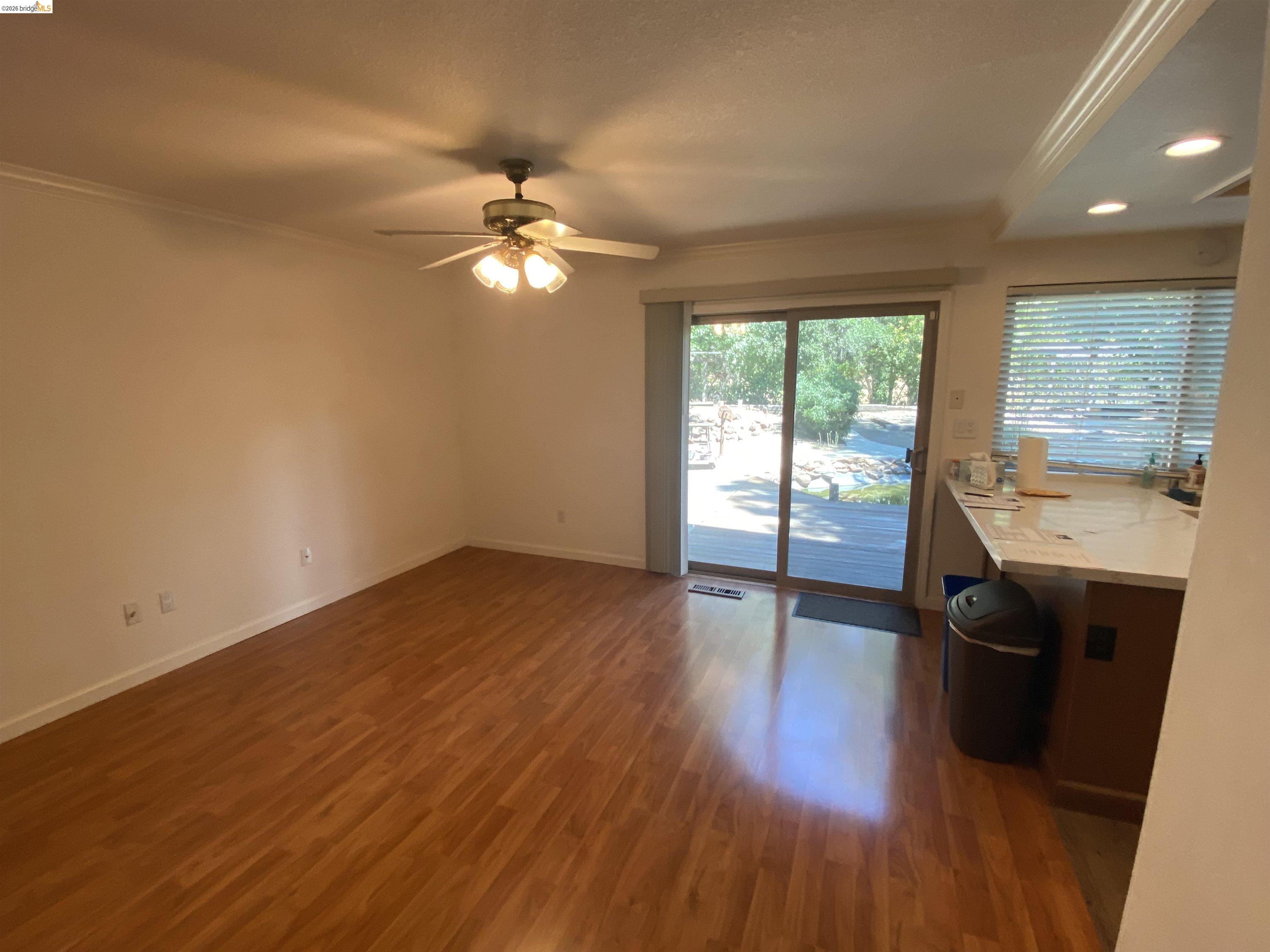 Detail Gallery Image 5 of 16 For 894 Saint John Cir, Concord,  CA 94518-2143 - 4 Beds | 3 Baths