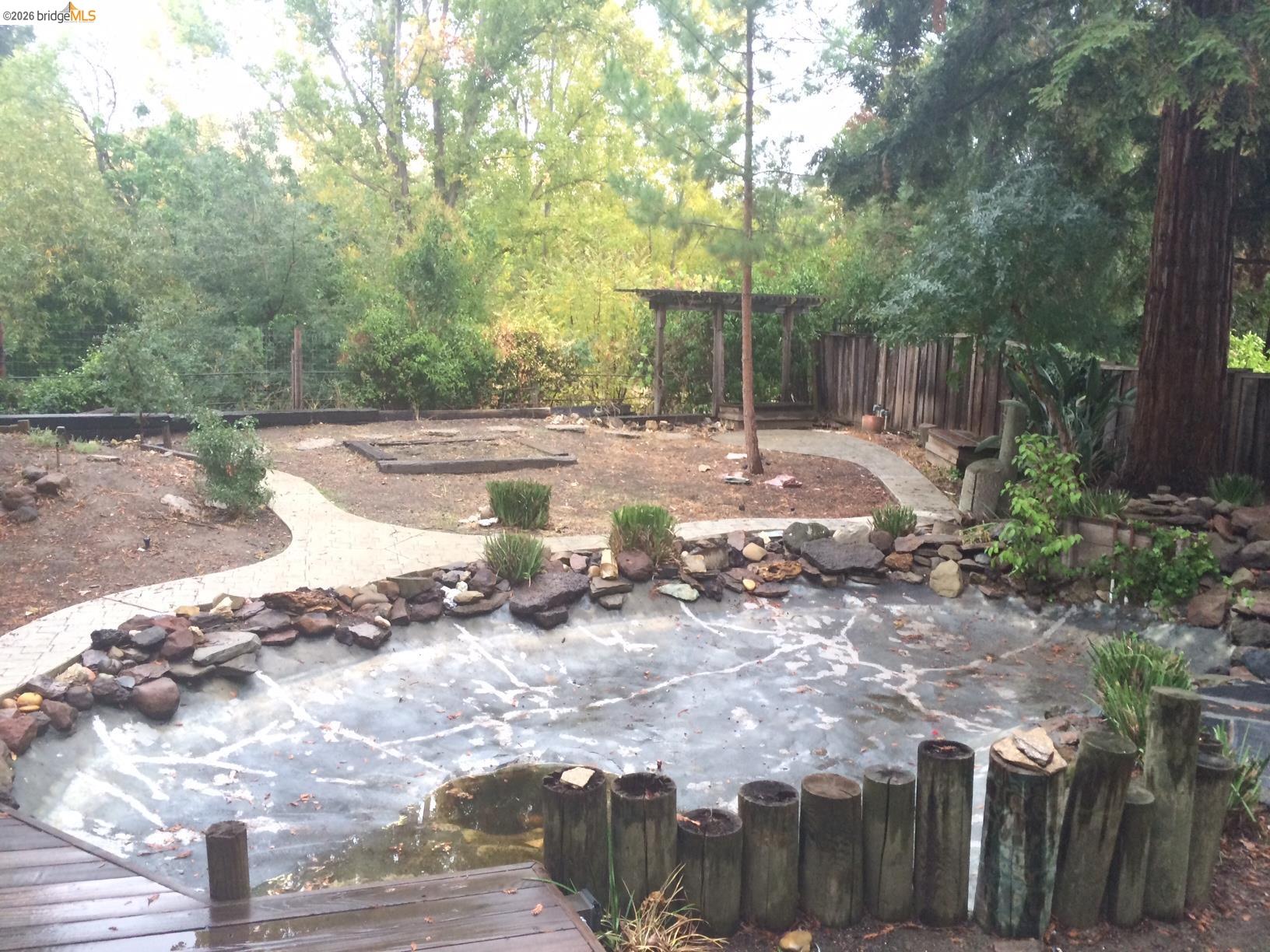 Detail Gallery Image 9 of 16 For 894 Saint John Cir, Concord,  CA 94518-2143 - 4 Beds | 3 Baths