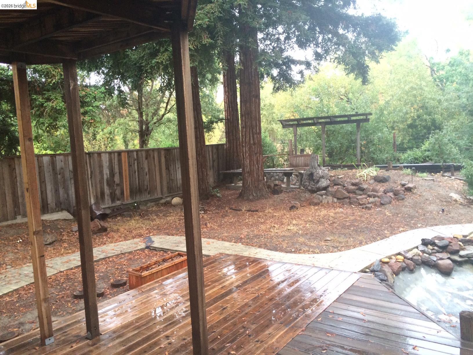 Detail Gallery Image 10 of 16 For 894 Saint John Cir, Concord,  CA 94518-2143 - 4 Beds | 3 Baths