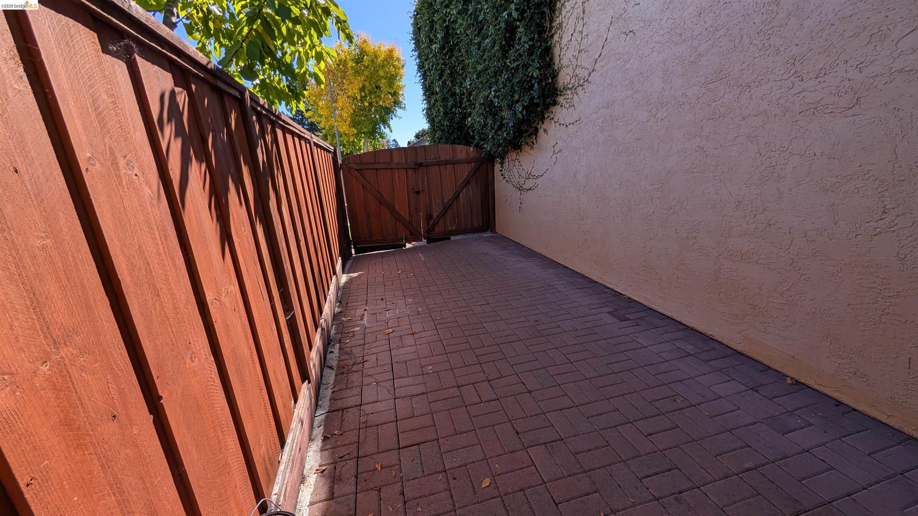 Detail Gallery Image 40 of 41 For 10013 Foxboro Cir, San Ramon,  CA 94583 - 4 Beds | 2/1 Baths