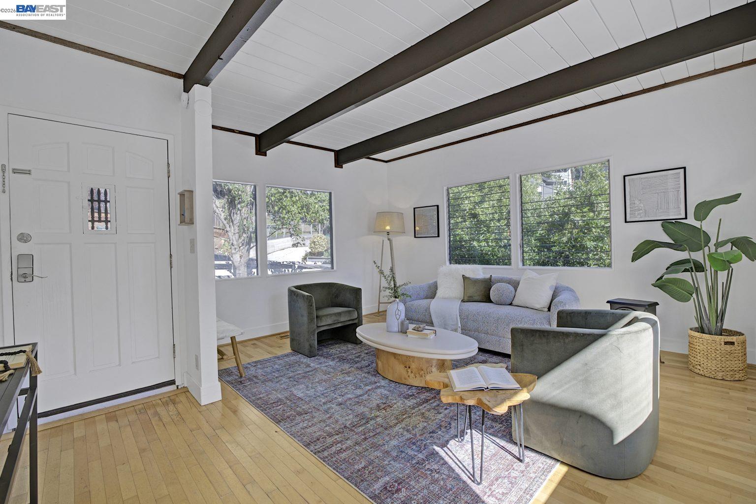 Detail Gallery Image 9 of 53 For 6956 Sayre Drive, Oakland,  CA 94611 - 3 Beds | 2 Baths