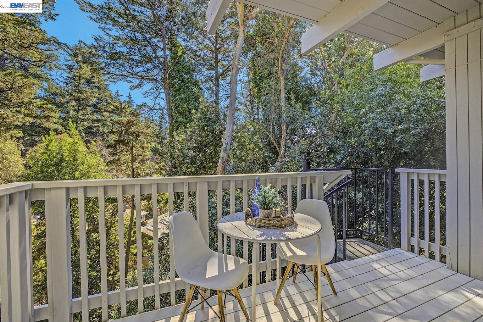 Detail Gallery Image 15 of 53 For 6956 Sayre Drive, Oakland,  CA 94611 - 3 Beds | 2 Baths