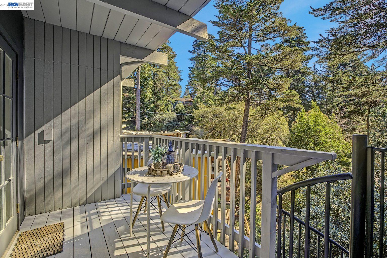 Detail Gallery Image 16 of 53 For 6956 Sayre Drive, Oakland,  CA 94611 - 3 Beds | 2 Baths