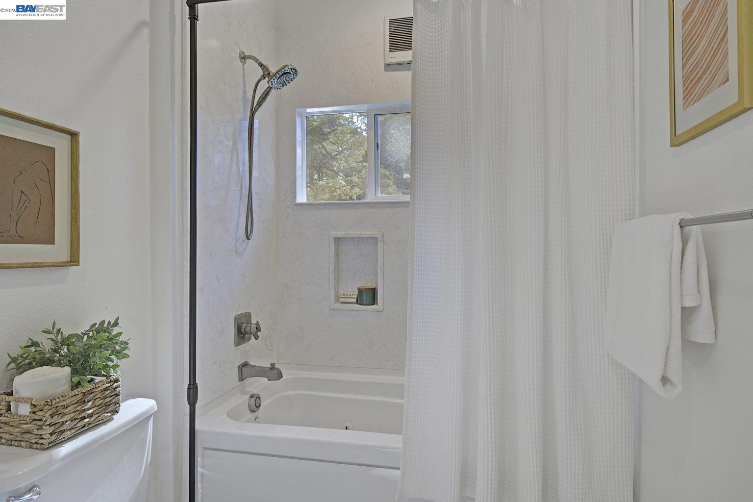 Detail Gallery Image 21 of 53 For 6956 Sayre Drive, Oakland,  CA 94611 - 3 Beds | 2 Baths