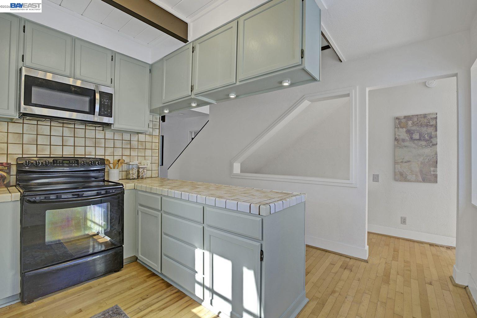 Detail Gallery Image 26 of 53 For 6956 Sayre Drive, Oakland,  CA 94611 - 3 Beds | 2 Baths