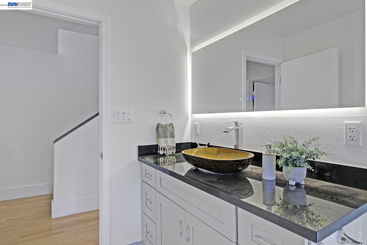 Detail Gallery Image 38 of 53 For 6956 Sayre Drive, Oakland,  CA 94611 - 3 Beds | 2 Baths