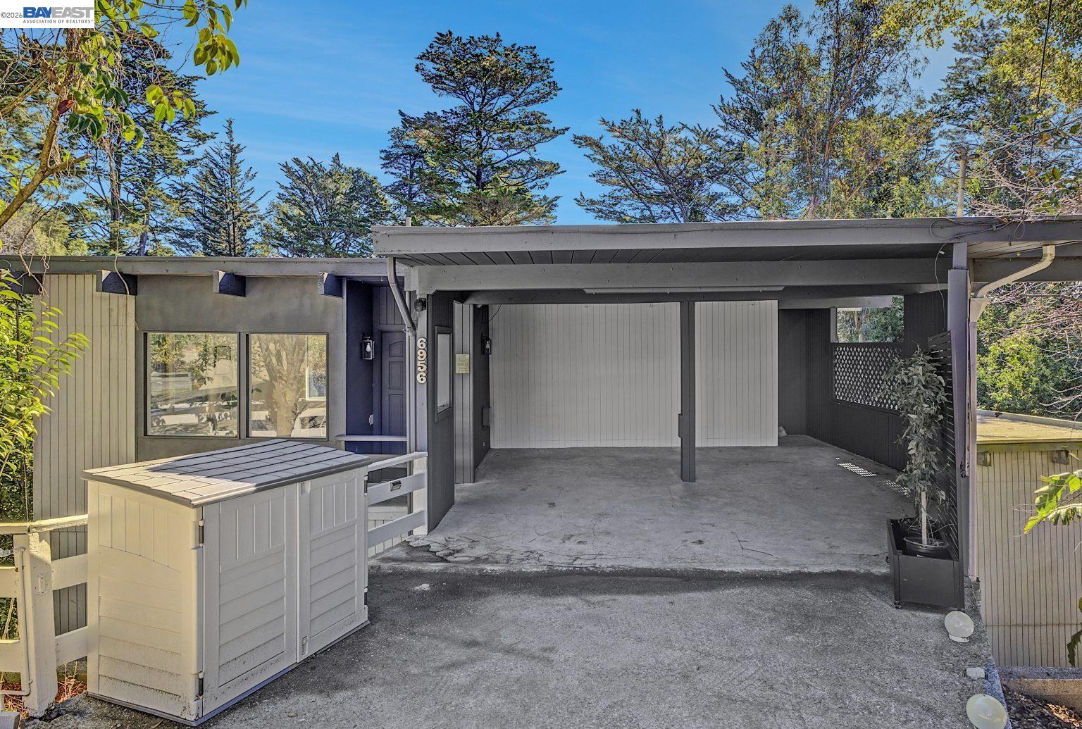 Detail Gallery Image 6 of 53 For 6956 Sayre Drive, Oakland,  CA 94611 - 3 Beds | 2 Baths