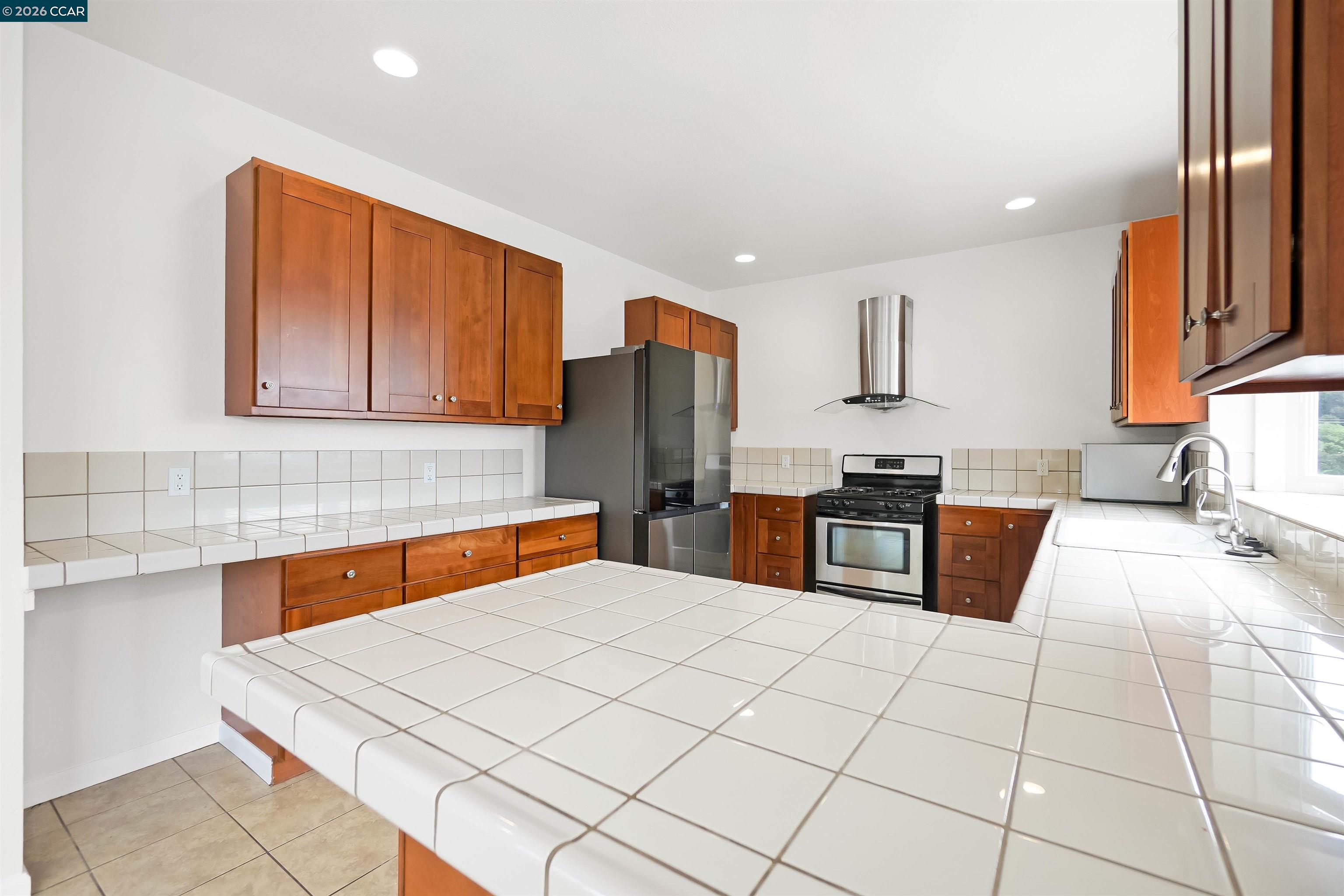 Detail Gallery Image 20 of 59 For 213 N Rancho Pl, Pinole,  CA 94564 - 3 Beds | 2/1 Baths