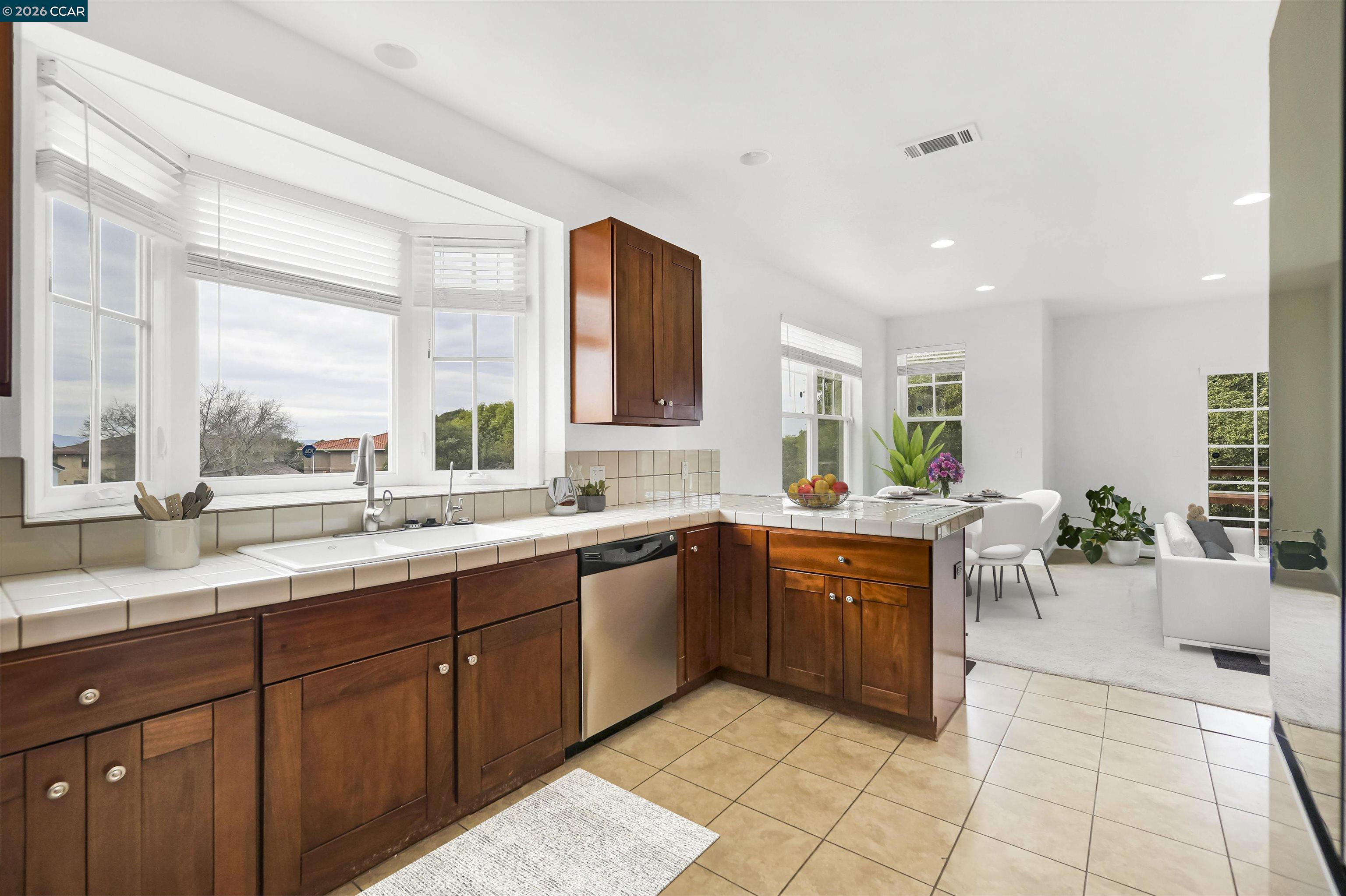 Detail Gallery Image 24 of 59 For 213 N Rancho Pl, Pinole,  CA 94564 - 3 Beds | 2/1 Baths