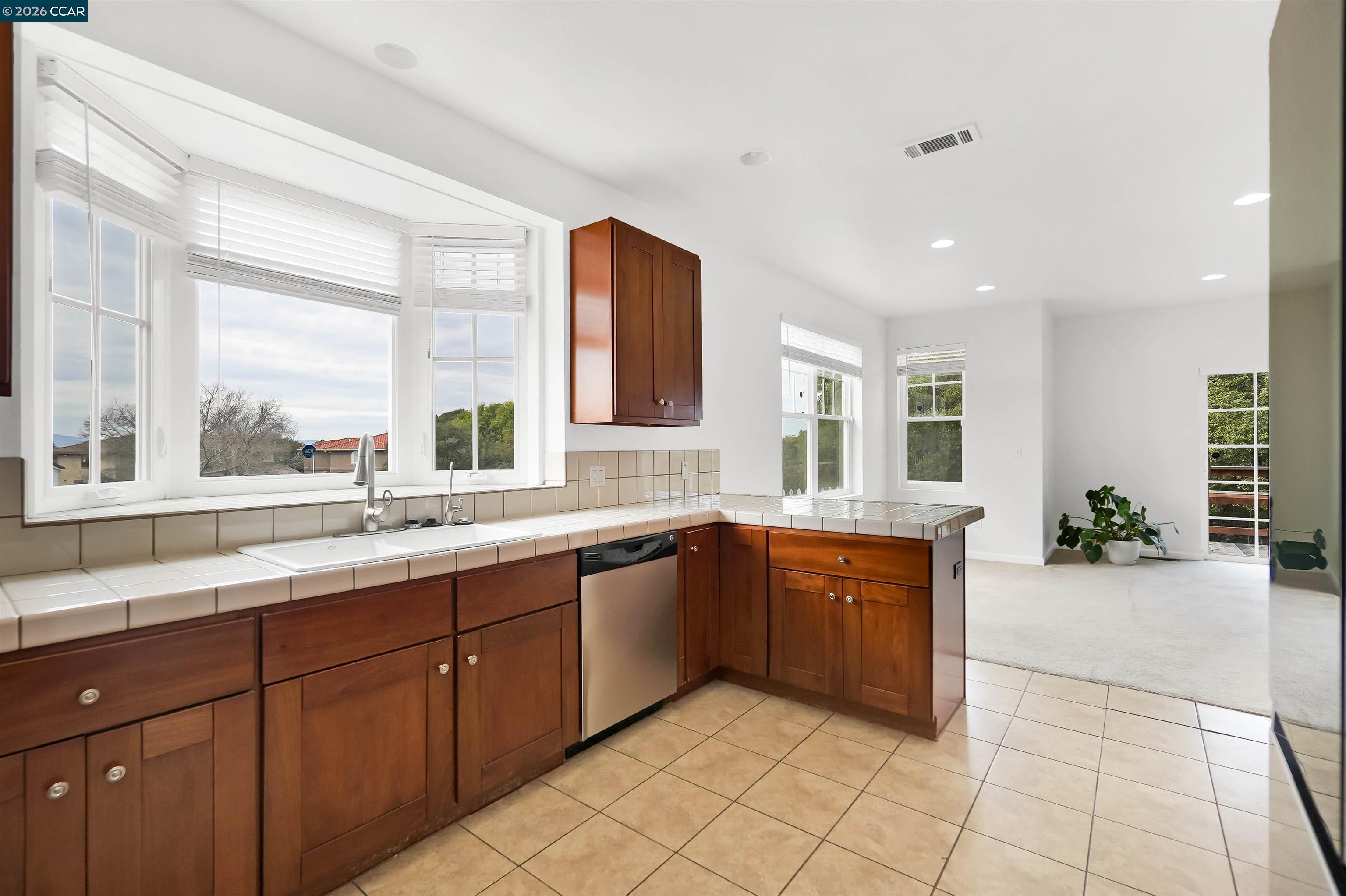 Detail Gallery Image 25 of 59 For 213 N Rancho Pl, Pinole,  CA 94564 - 3 Beds | 2/1 Baths