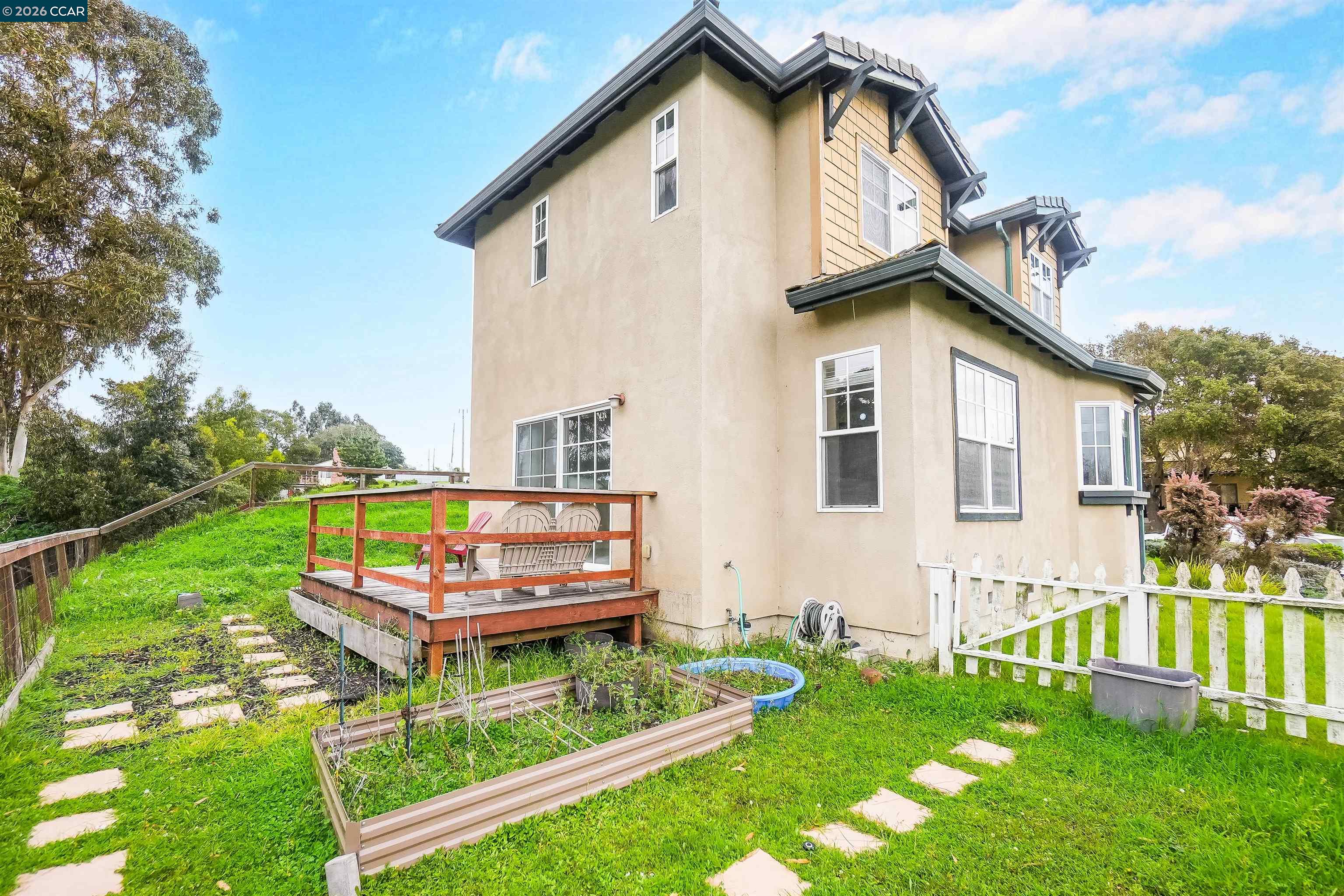 Detail Gallery Image 46 of 59 For 213 N Rancho Pl, Pinole,  CA 94564 - 3 Beds | 2/1 Baths