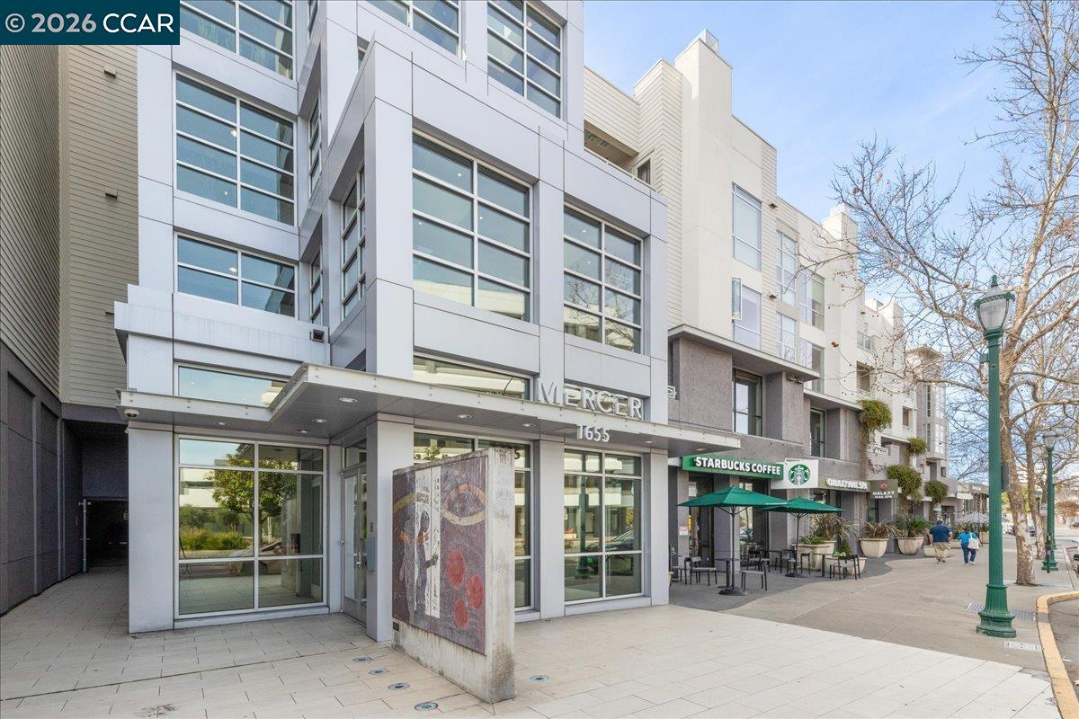 Detail Gallery Image 2 of 42 For 1655 N California Blvd #330,  Walnut Creek,  CA 94596 - 3 Beds | 2/1 Baths