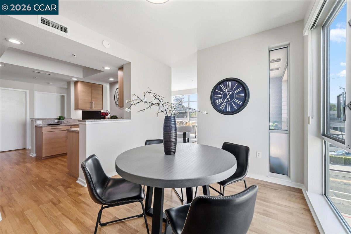 Detail Gallery Image 12 of 42 For 1655 N California Blvd #330,  Walnut Creek,  CA 94596 - 3 Beds | 2/1 Baths