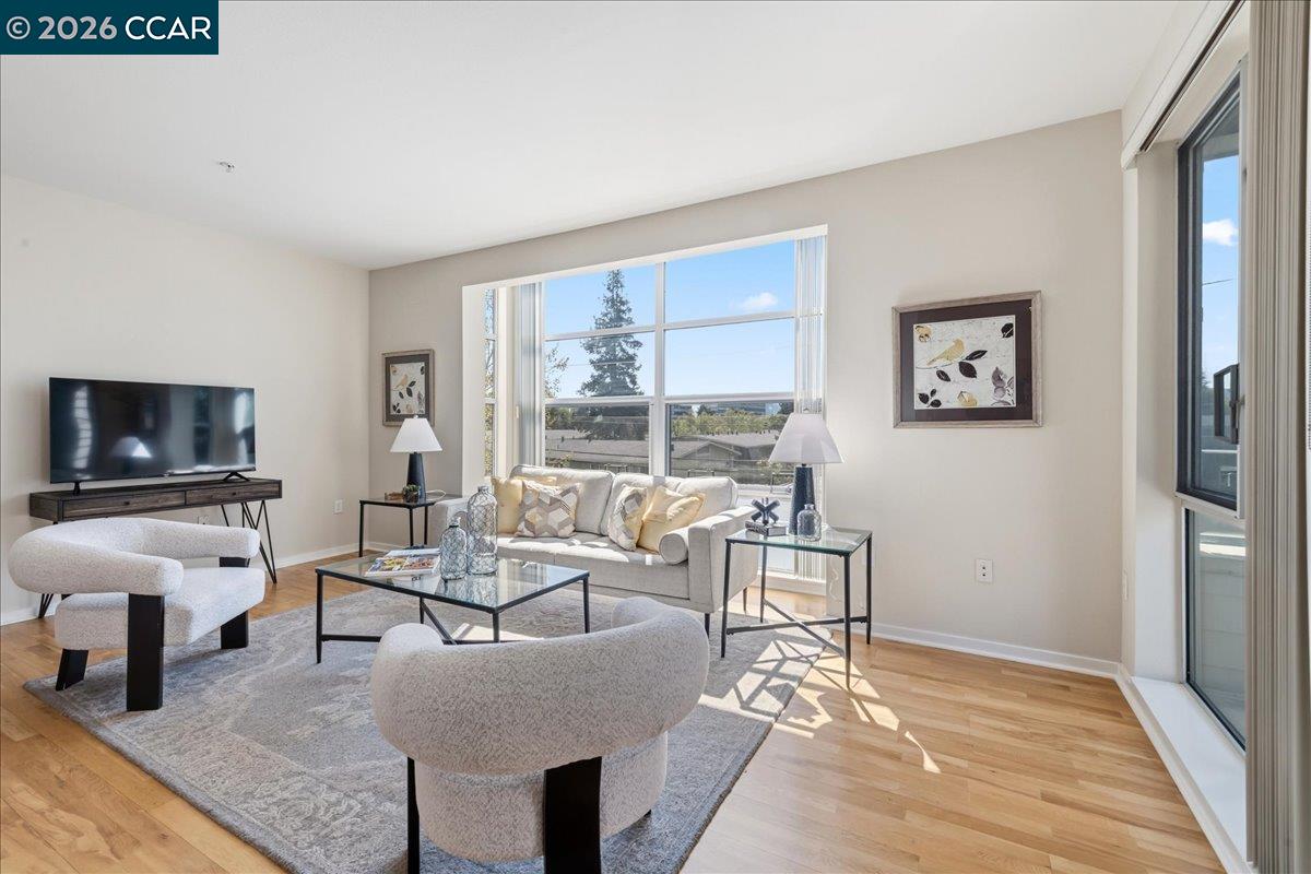 Detail Gallery Image 13 of 42 For 1655 N California Blvd #330,  Walnut Creek,  CA 94596 - 3 Beds | 2/1 Baths