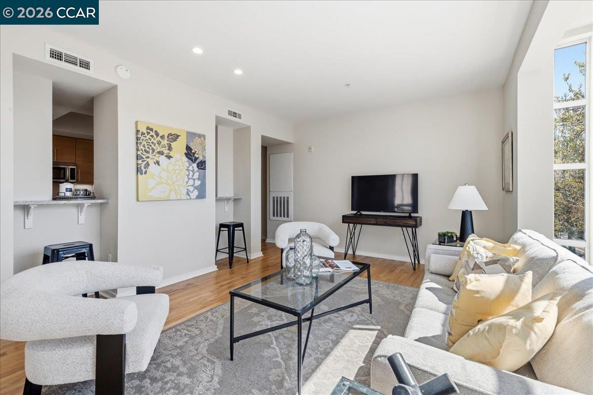 Detail Gallery Image 14 of 42 For 1655 N California Blvd #330,  Walnut Creek,  CA 94596 - 3 Beds | 2/1 Baths