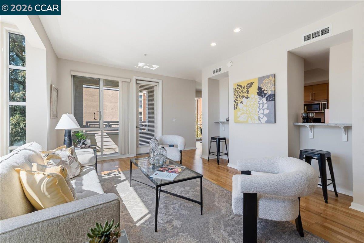 Detail Gallery Image 15 of 42 For 1655 N California Blvd #330,  Walnut Creek,  CA 94596 - 3 Beds | 2/1 Baths