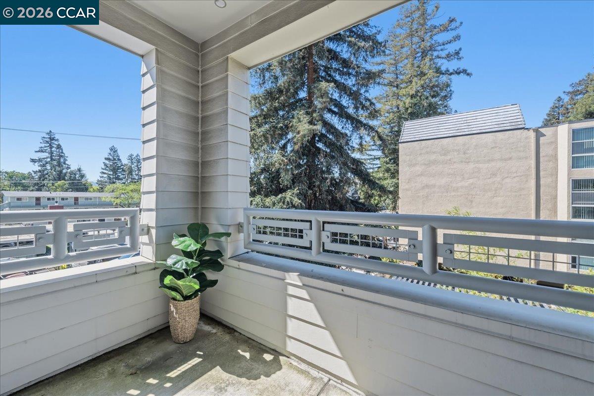 Detail Gallery Image 17 of 42 For 1655 N California Blvd #330,  Walnut Creek,  CA 94596 - 3 Beds | 2/1 Baths