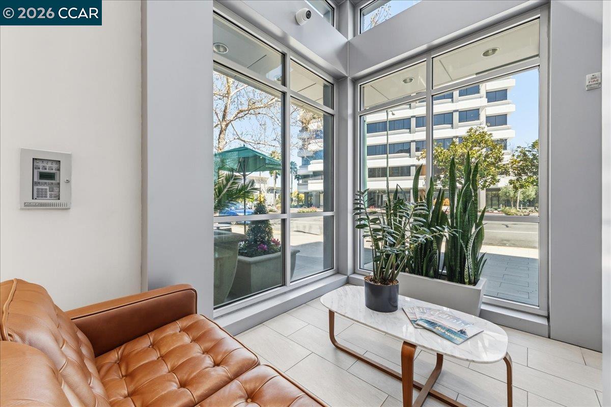 Detail Gallery Image 5 of 42 For 1655 N California Blvd #330,  Walnut Creek,  CA 94596 - 3 Beds | 2/1 Baths