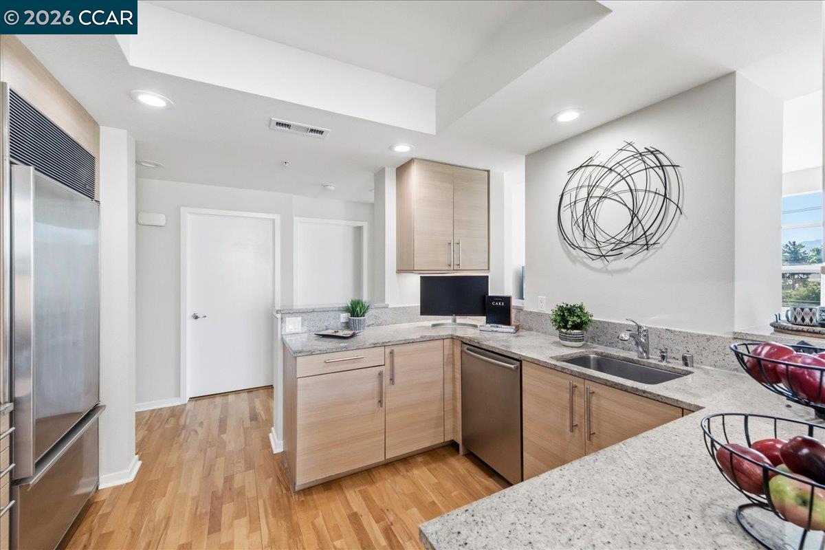 Detail Gallery Image 8 of 42 For 1655 N California Blvd #330,  Walnut Creek,  CA 94596 - 3 Beds | 2/1 Baths