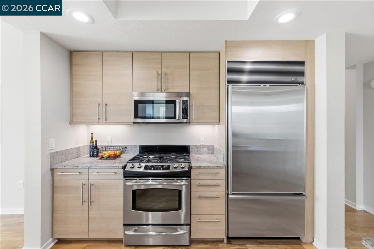 Detail Gallery Image 9 of 42 For 1655 N California Blvd #330,  Walnut Creek,  CA 94596 - 3 Beds | 2/1 Baths