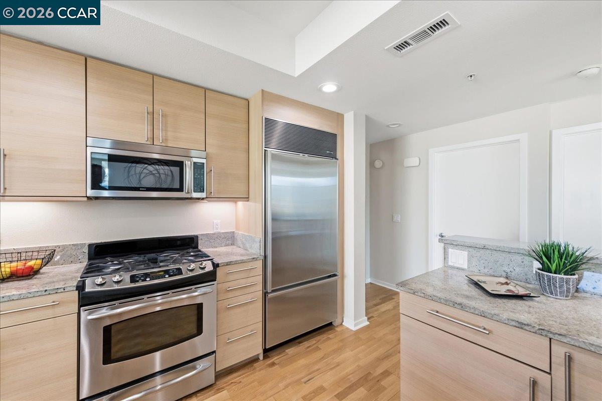 Detail Gallery Image 10 of 42 For 1655 N California Blvd #330,  Walnut Creek,  CA 94596 - 3 Beds | 2/1 Baths
